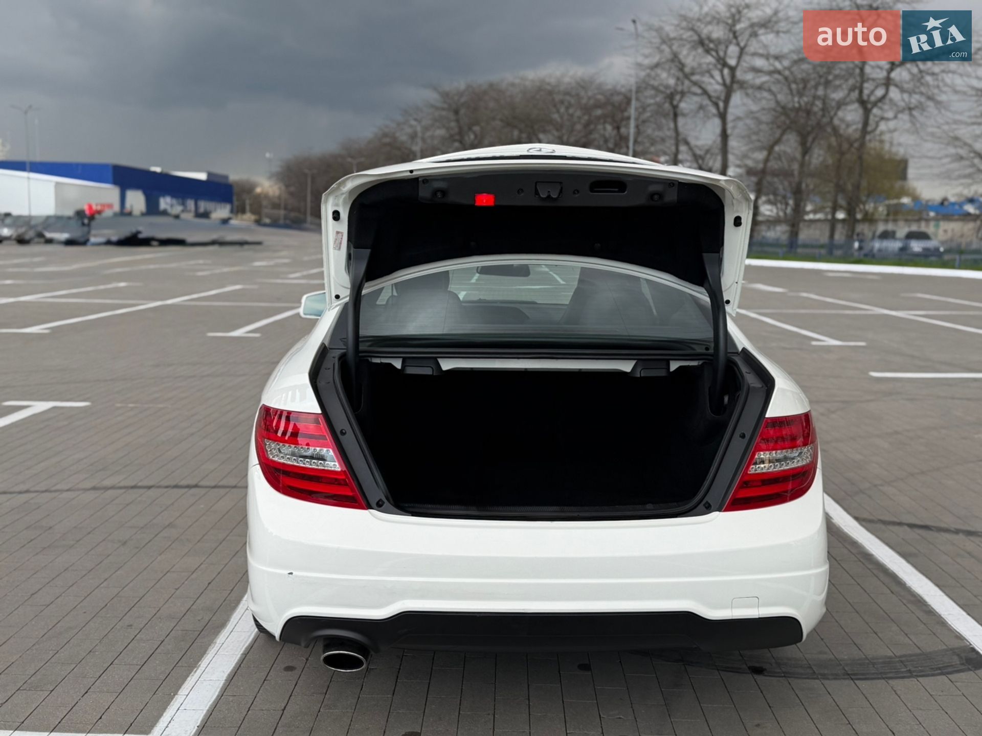 Mercedes-Benz C-Class 2012 VIN WDDGJ4HB1CF916394 фото оголошення 8 з 17