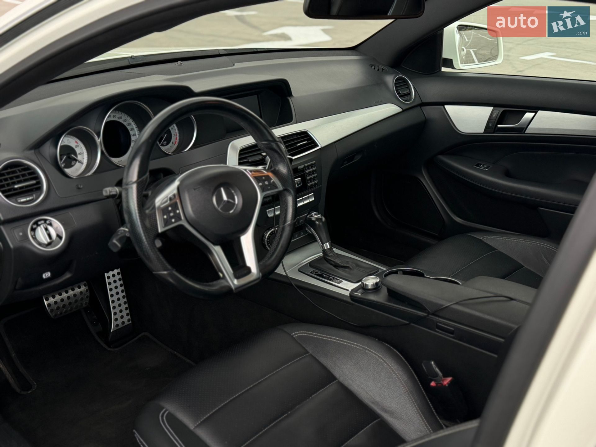 Mercedes-Benz C-Class 2012 VIN WDDGJ4HB1CF916394 фото оголошення 10 з 17