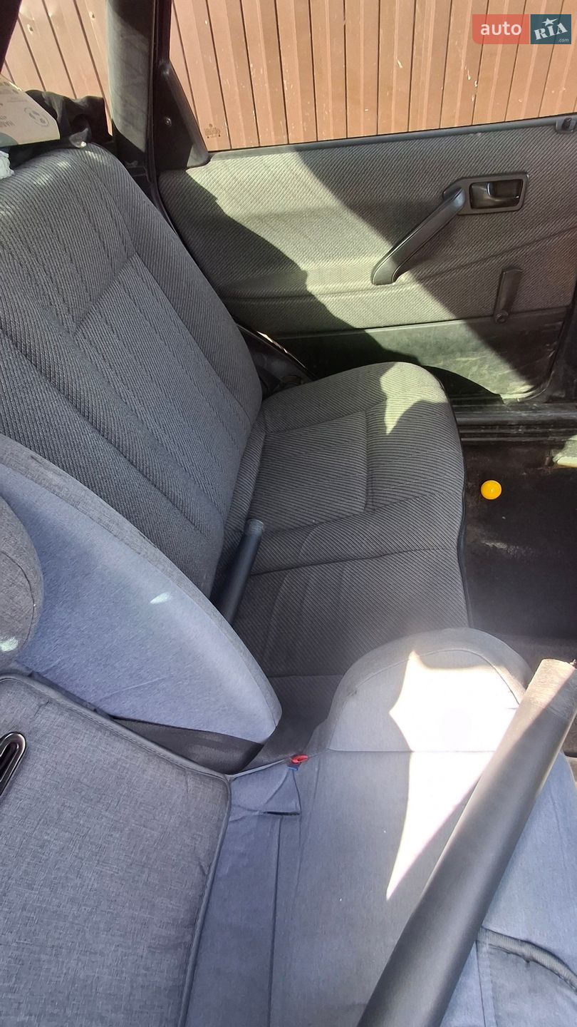 Volkswagen Passat 1990 VIN WVWZZZ31ZLB139513 фото оголошення 14 з 16