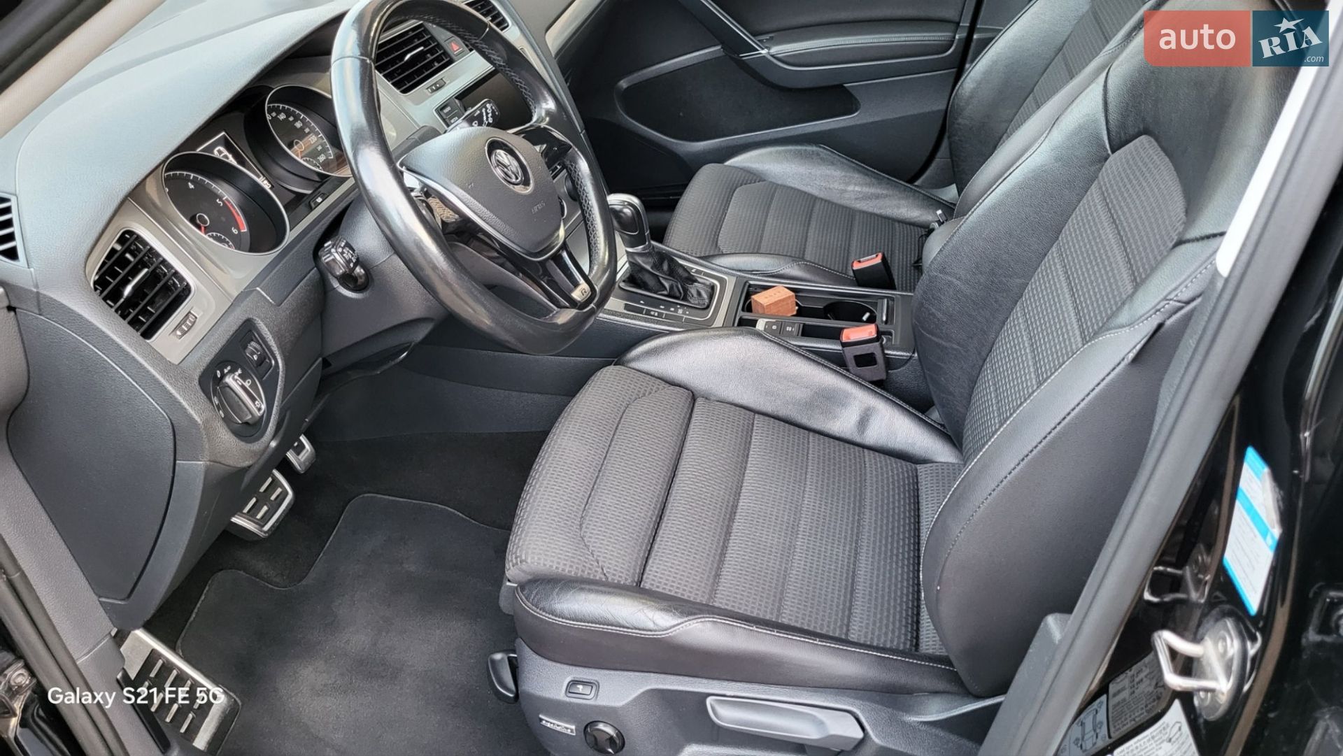 Volkswagen Golf 2015 VIN WVWZZZAUZFP631294 фото оголошення 2 з 45