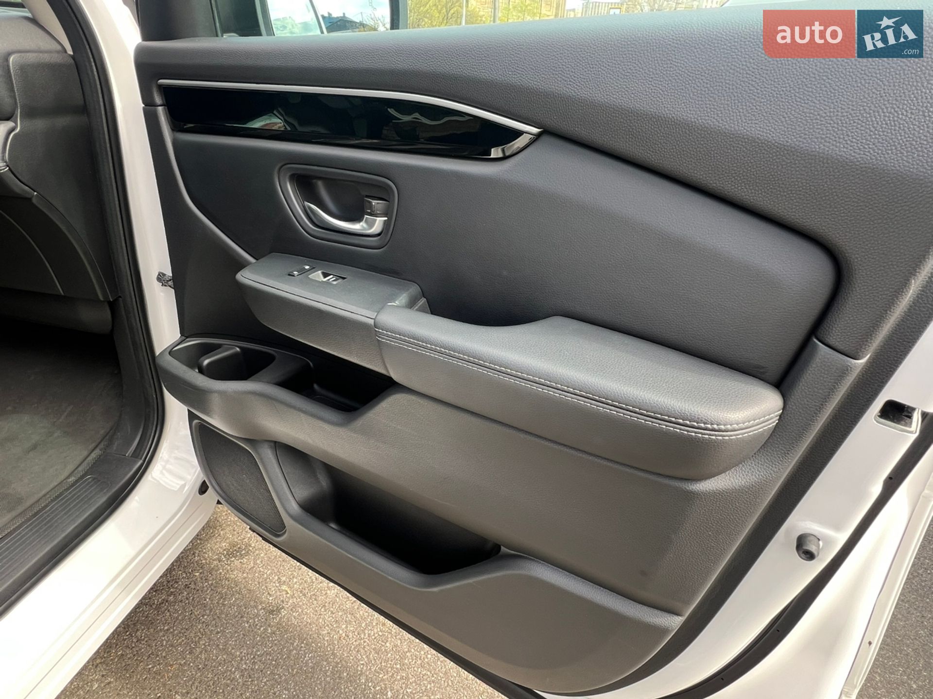 Honda Pilot 2023 VIN 5FNYG1H49PB003700 фото оголошення 16 з 43