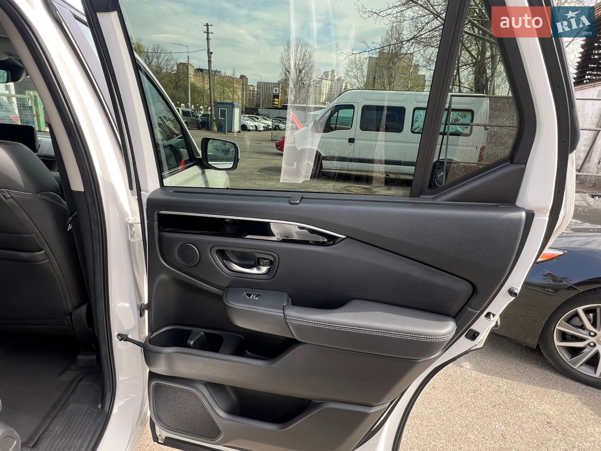 Honda Pilot 2023 VIN 5FNYG1H49PB003700 фото оголошення 30 з 43