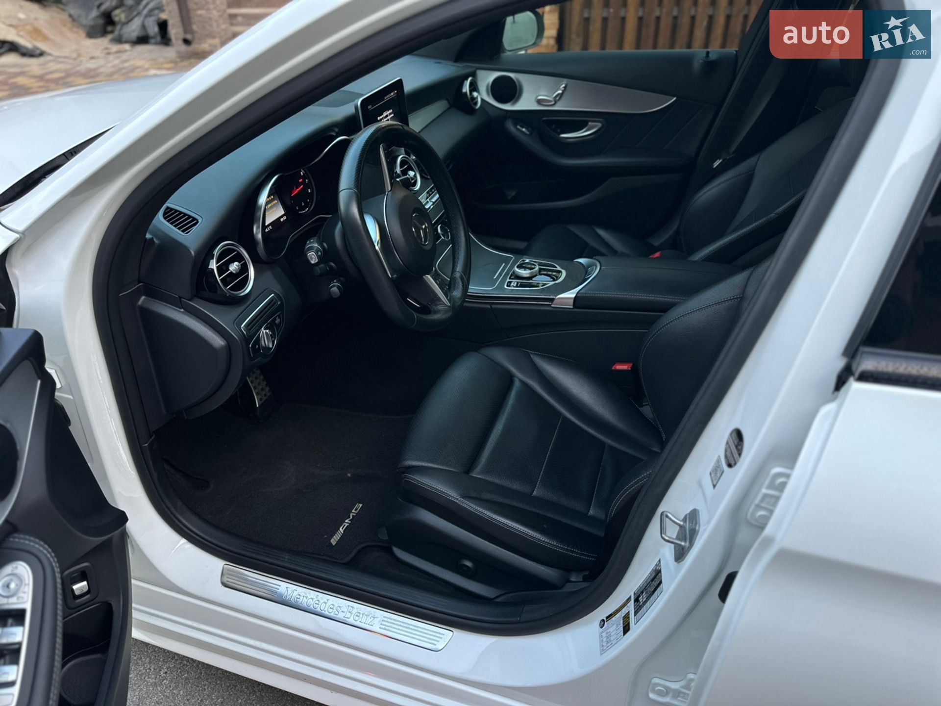 Mercedes-Benz C-Class 2018 VIN 55SWF4JB0JU265017 фото оголошення 16 з 45