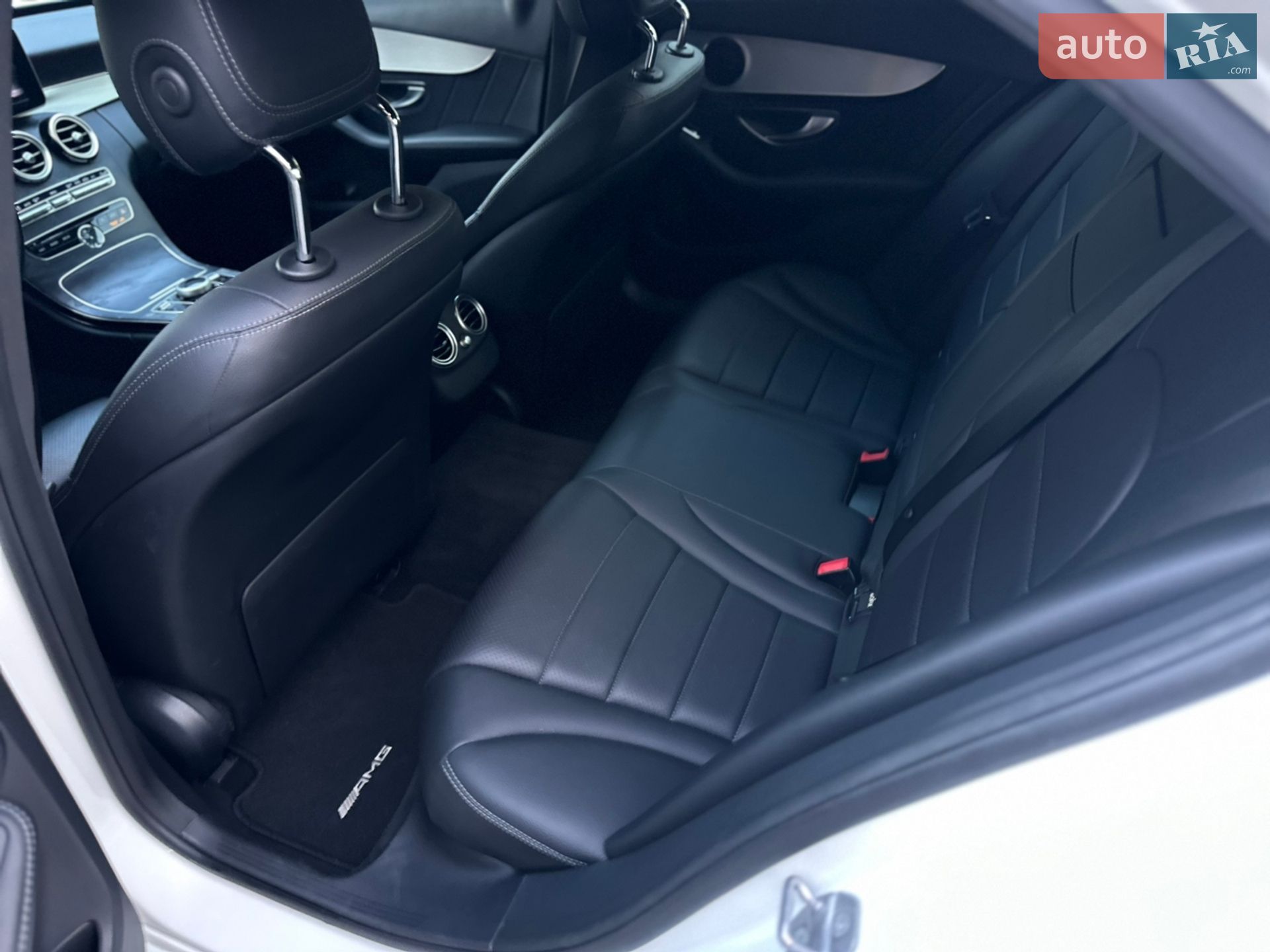 Mercedes-Benz C-Class 2018 VIN 55SWF4JB0JU265017 фото оголошення 18 з 45