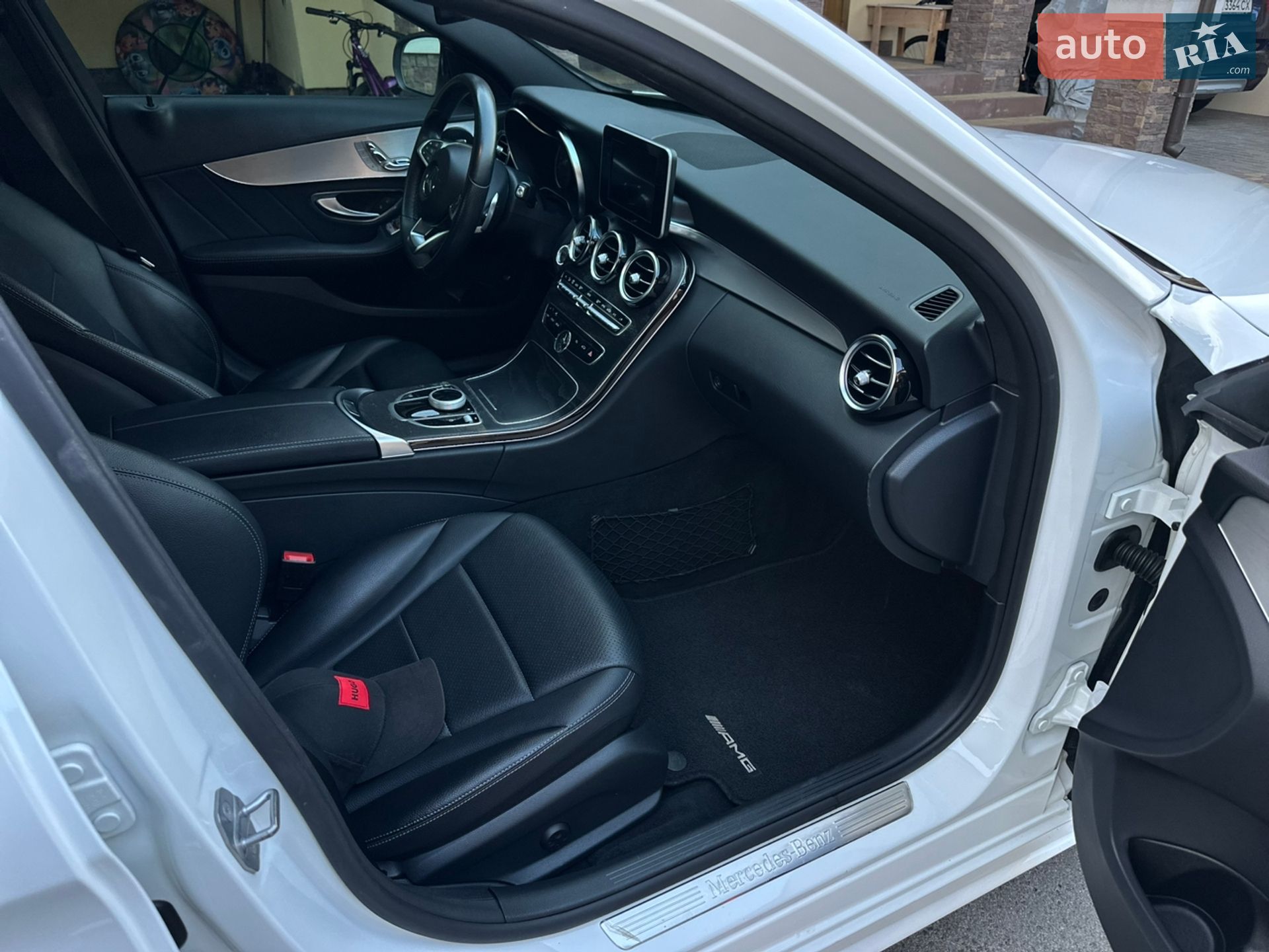 Mercedes-Benz C-Class 2018 VIN 55SWF4JB0JU265017 фото оголошення 19 з 45
