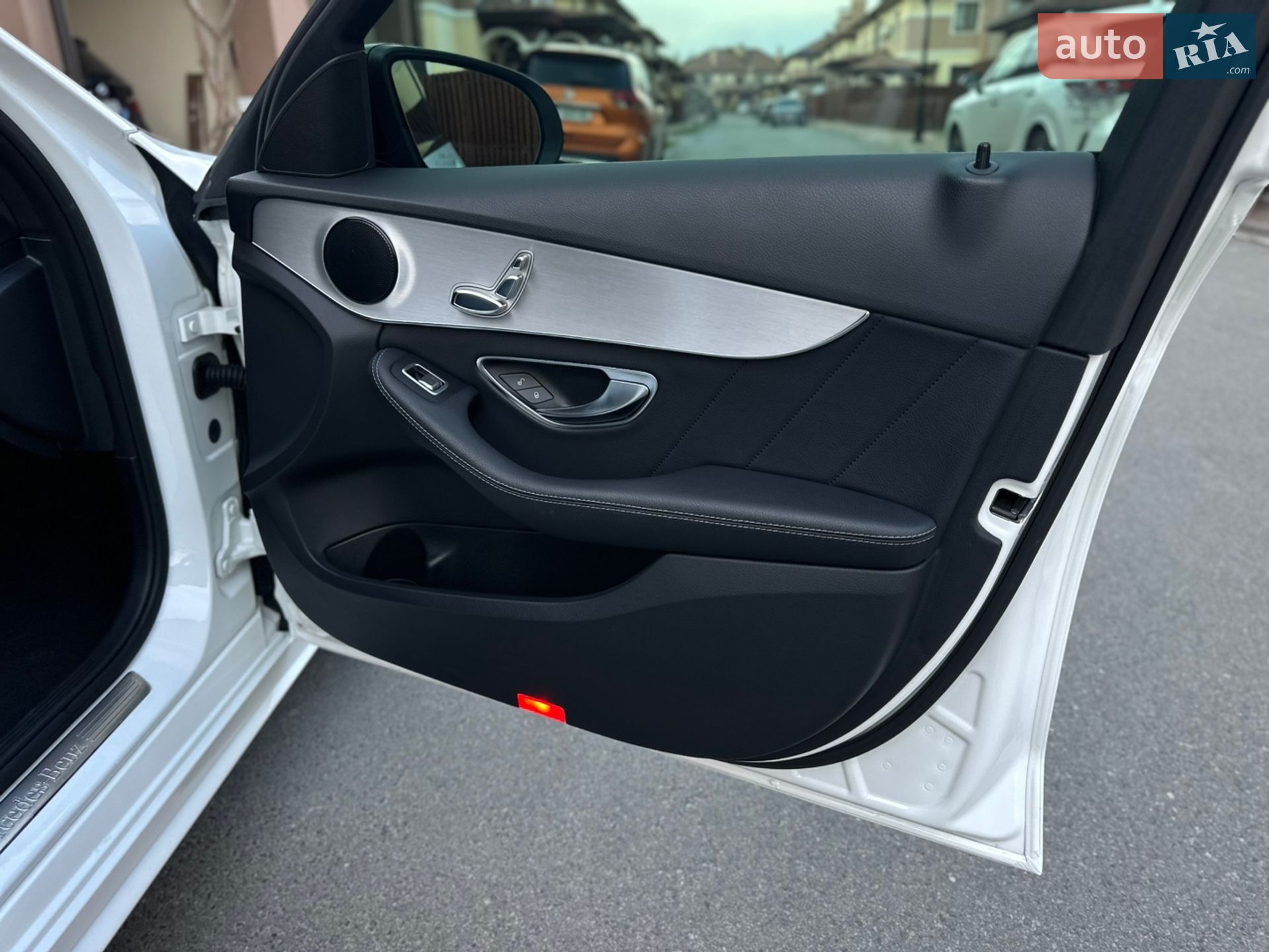 Mercedes-Benz C-Class 2018 VIN 55SWF4JB0JU265017 фото оголошення 20 з 45