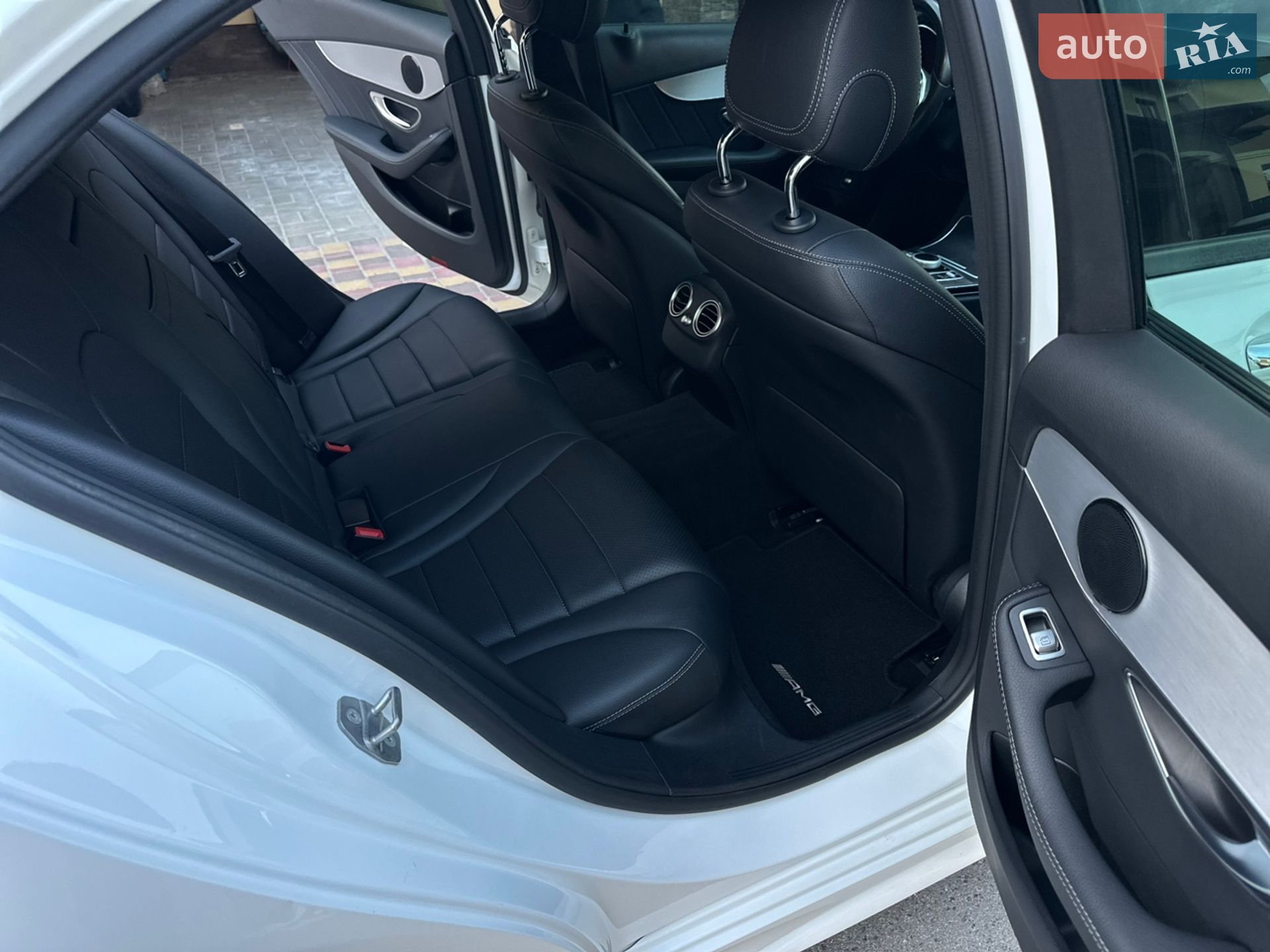 Mercedes-Benz C-Class 2018 VIN 55SWF4JB0JU265017 фото оголошення 21 з 45