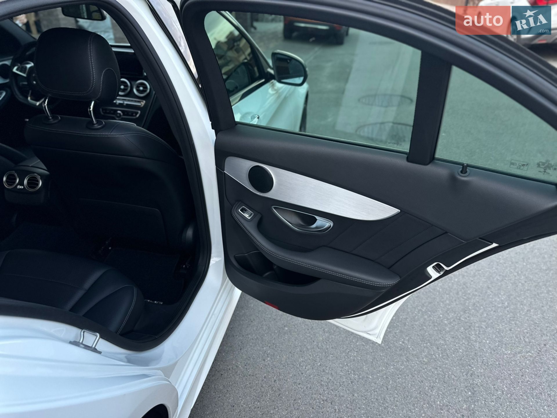Mercedes-Benz C-Class 2018 VIN 55SWF4JB0JU265017 фото оголошення 22 з 45