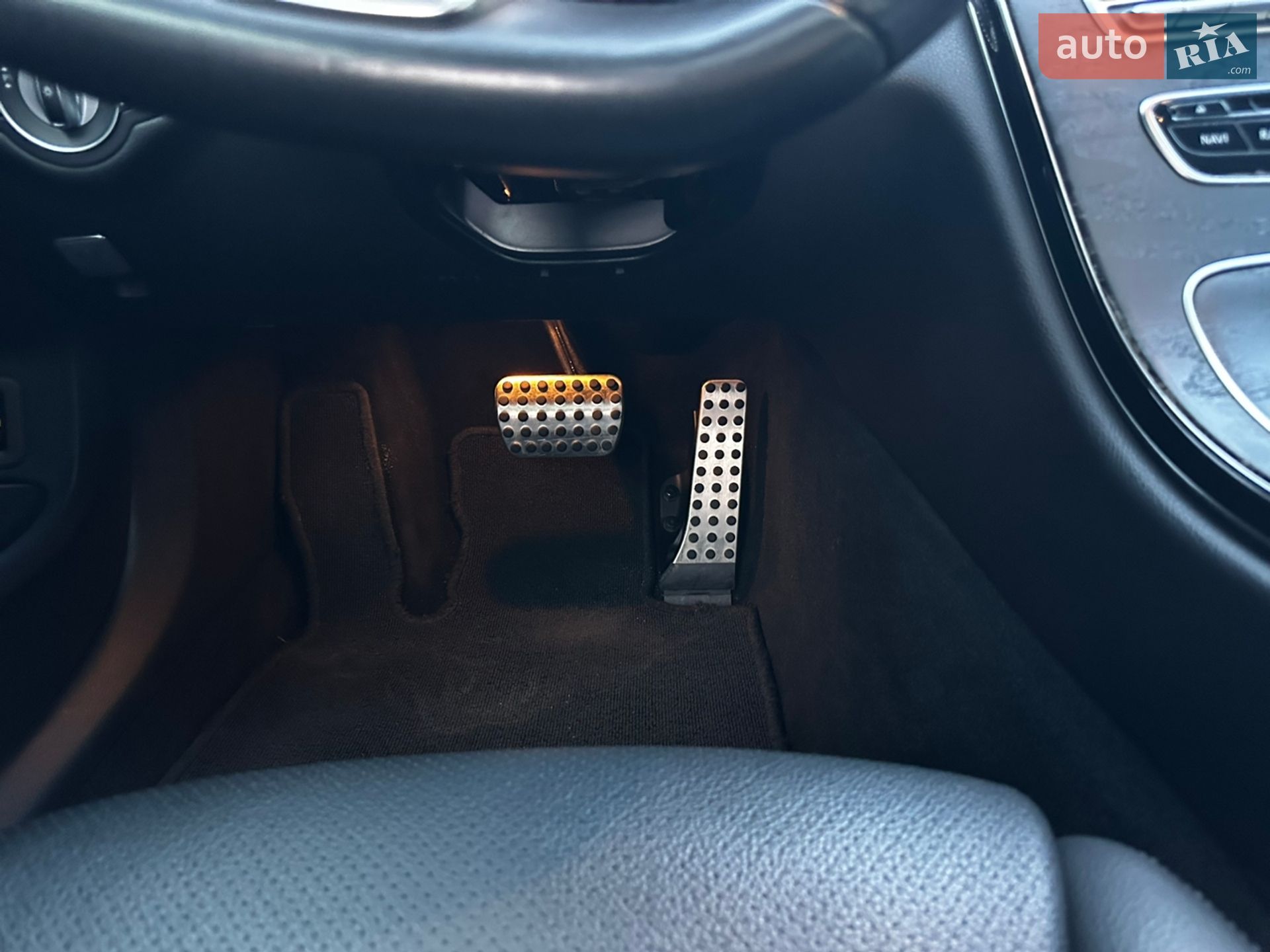Mercedes-Benz C-Class 2018 VIN 55SWF4JB0JU265017 фото оголошення 30 з 45