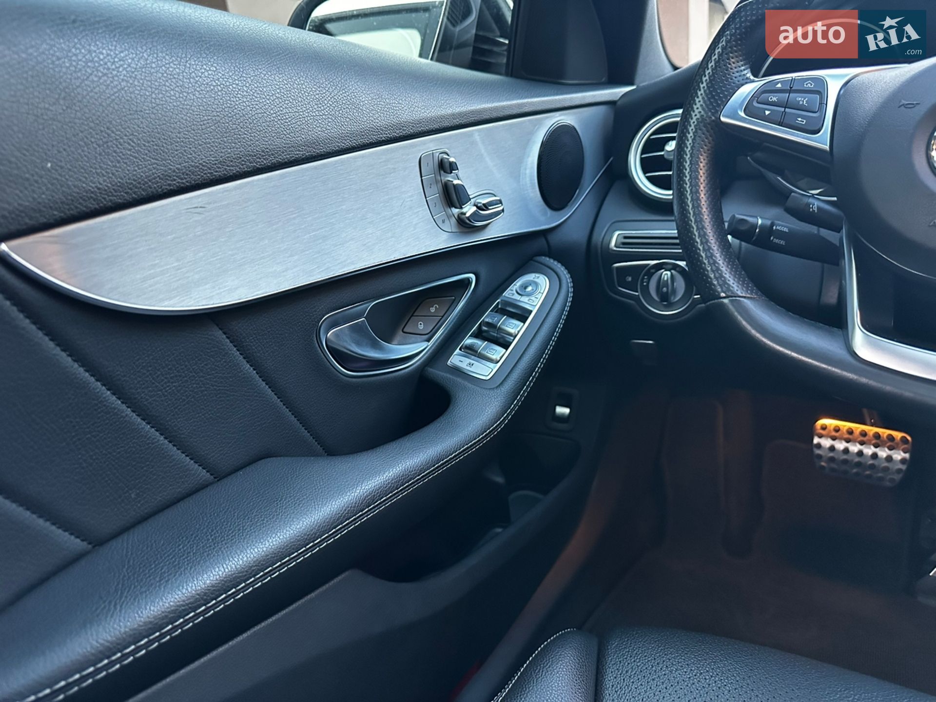 Mercedes-Benz C-Class 2018 VIN 55SWF4JB0JU265017 фото оголошення 31 з 45