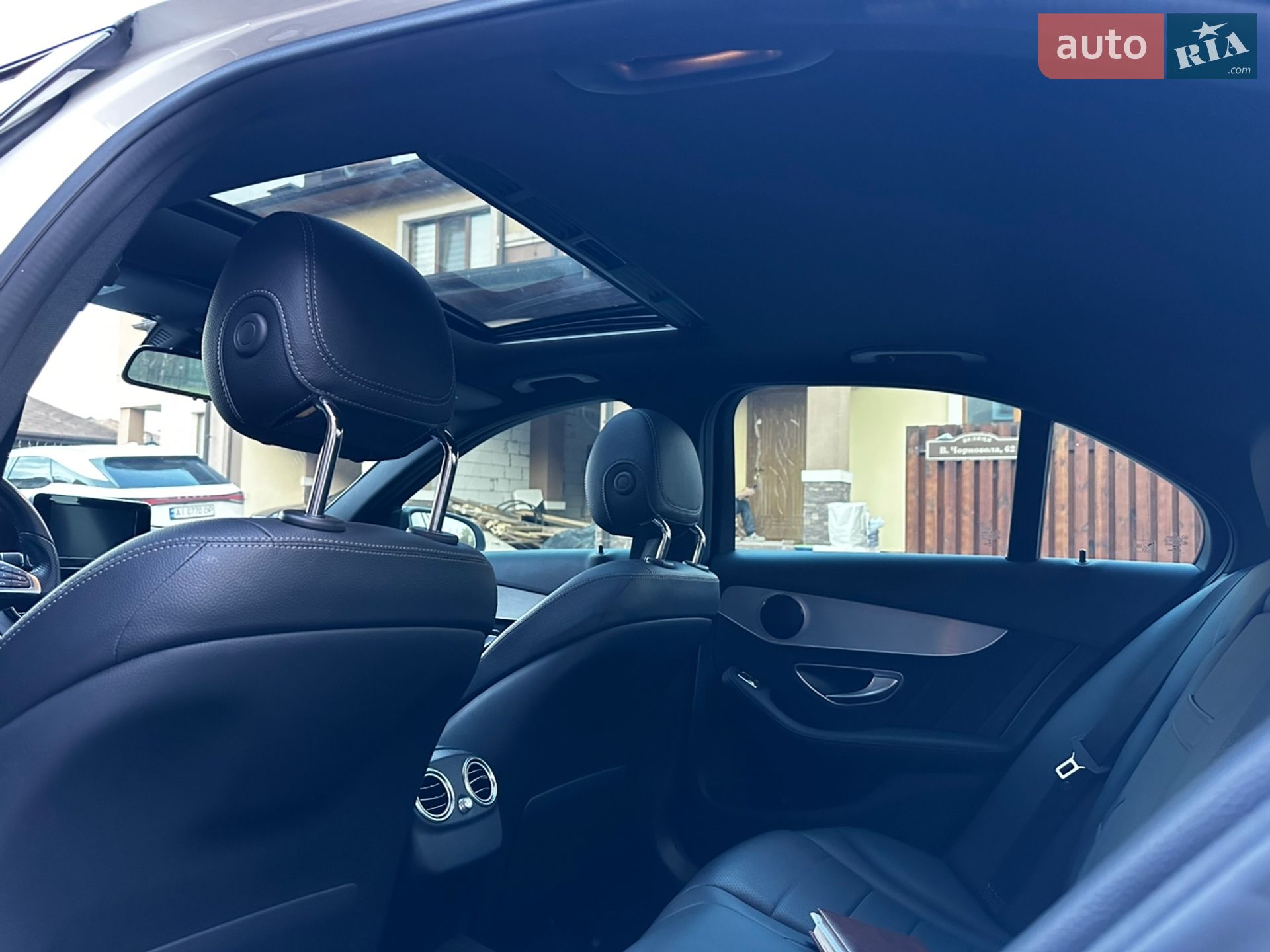 Mercedes-Benz C-Class 2018 VIN 55SWF4JB0JU265017 фото оголошення 35 з 45