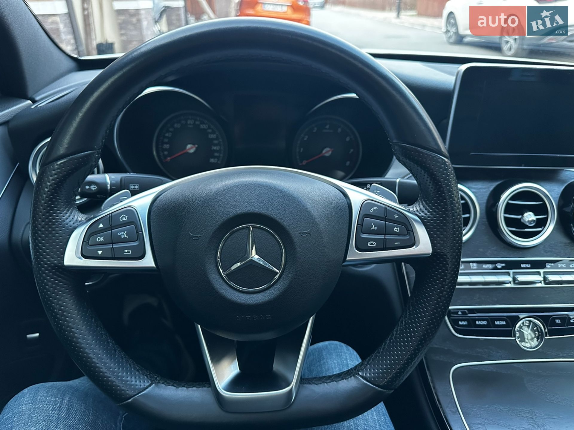 Mercedes-Benz C-Class 2018 VIN 55SWF4JB0JU265017 фото оголошення 42 з 45