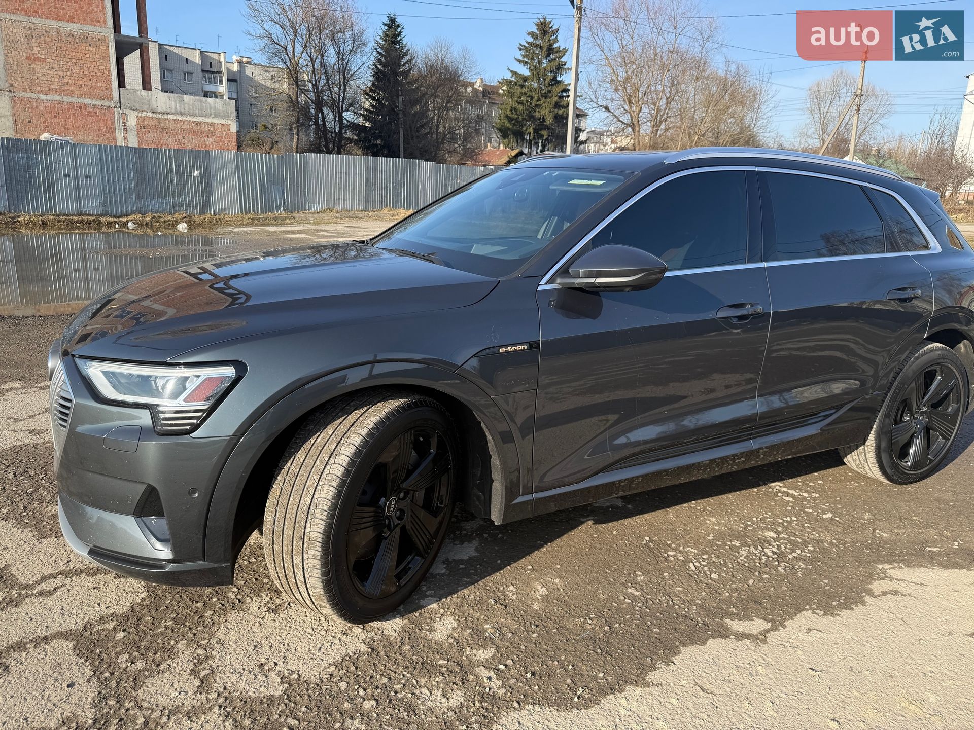 Audi e-tron 2019 VIN WA1VABGE9KB022211 фото оголошення 2 з 32