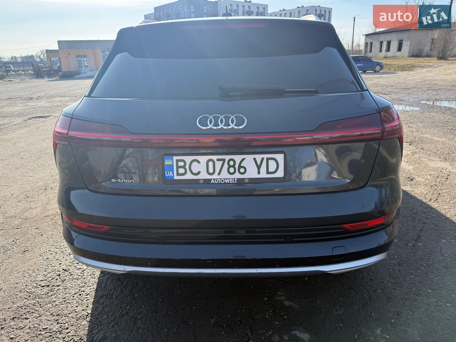 Audi e-tron 2019 VIN WA1VABGE9KB022211 фото оголошення 10 з 32
