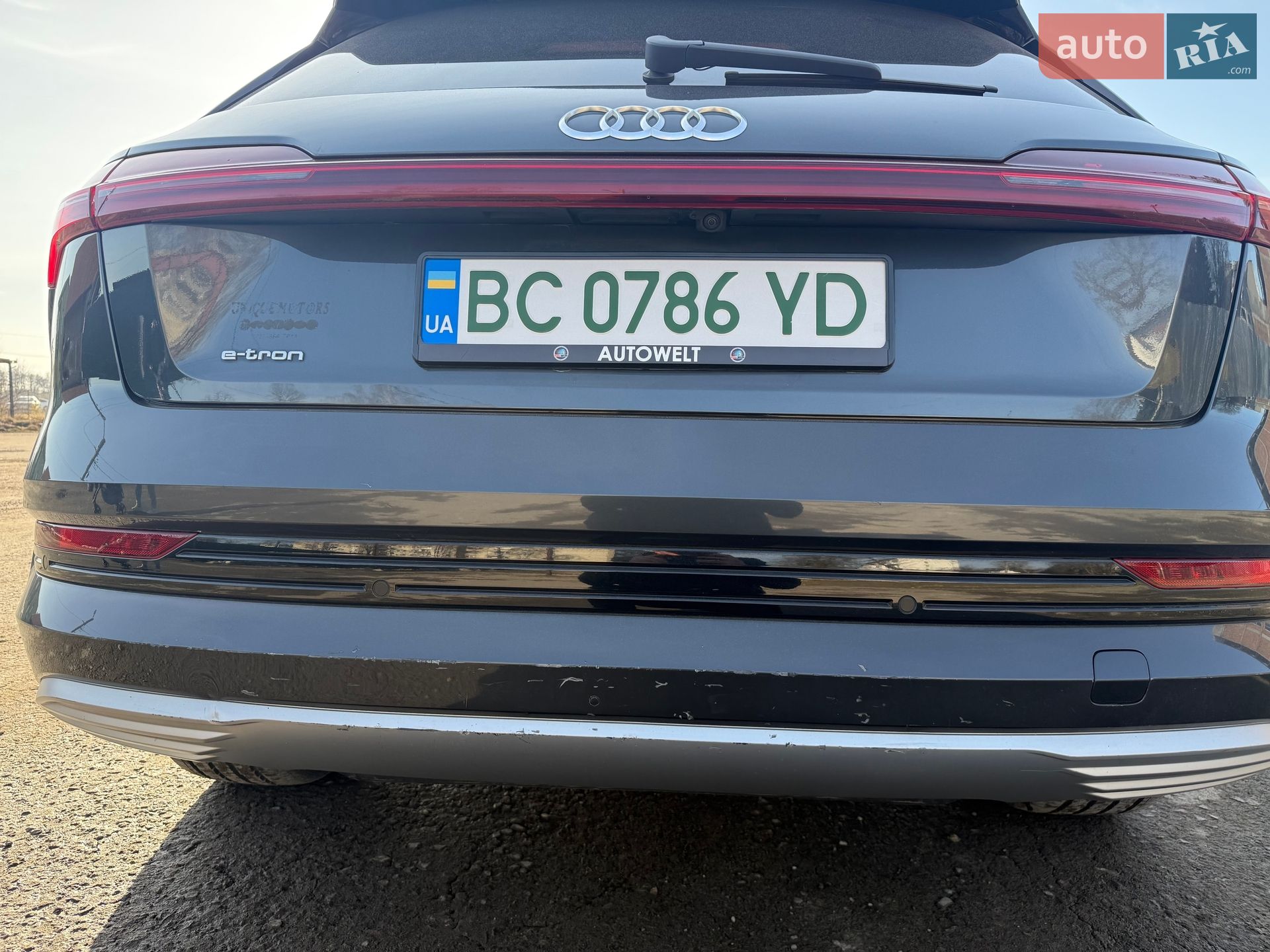 Audi e-tron 2019 VIN WA1VABGE9KB022211 фото оголошення 11 з 32