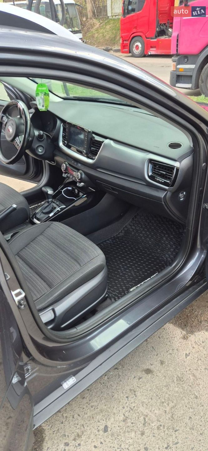 Kia Stonic 2020 VIN KNAD6814BL6437536 фото оголошення 2 з 15