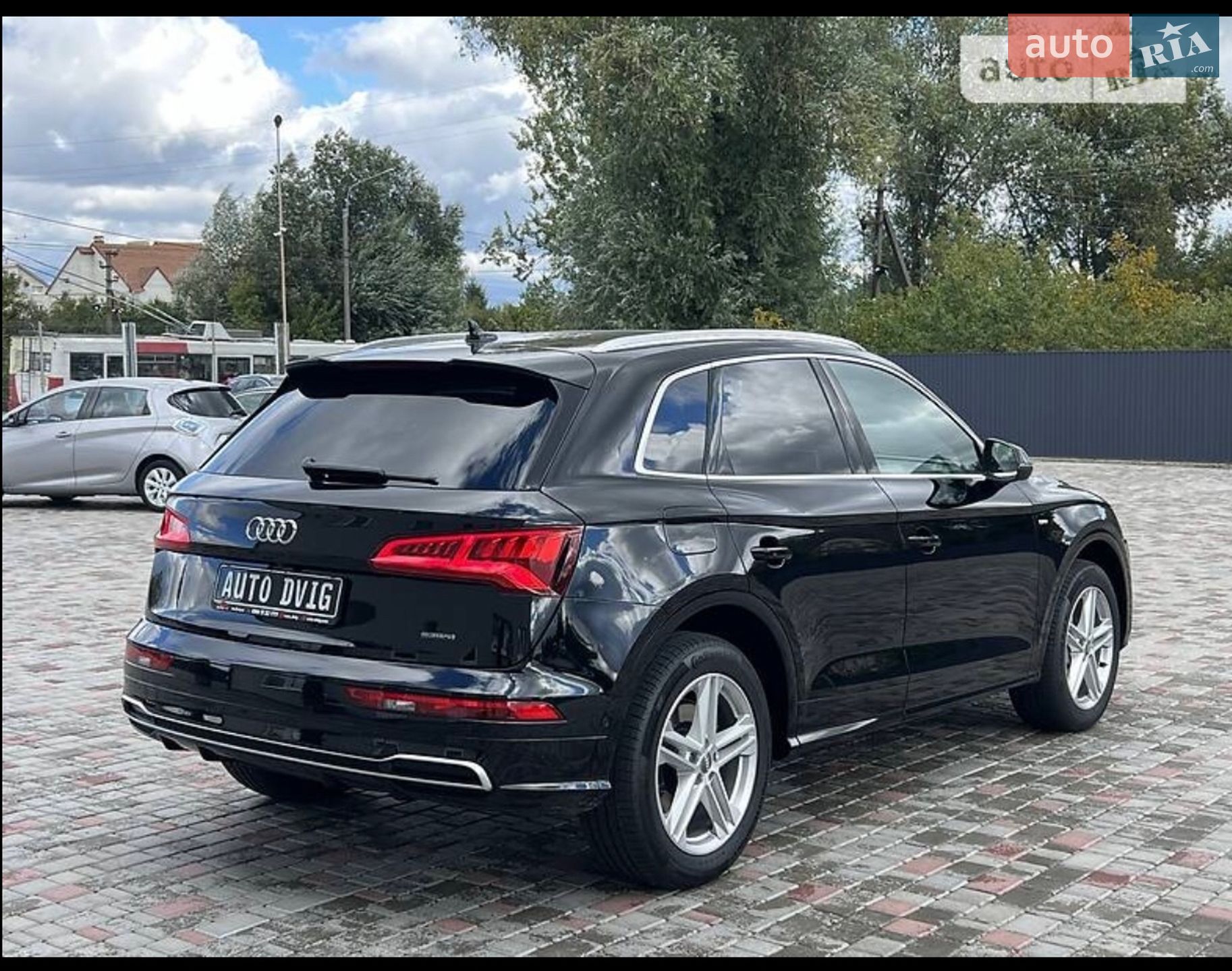 Audi Q5 2018 VIN WAUZZZFY2K2012086 фото оголошення 11 з 32