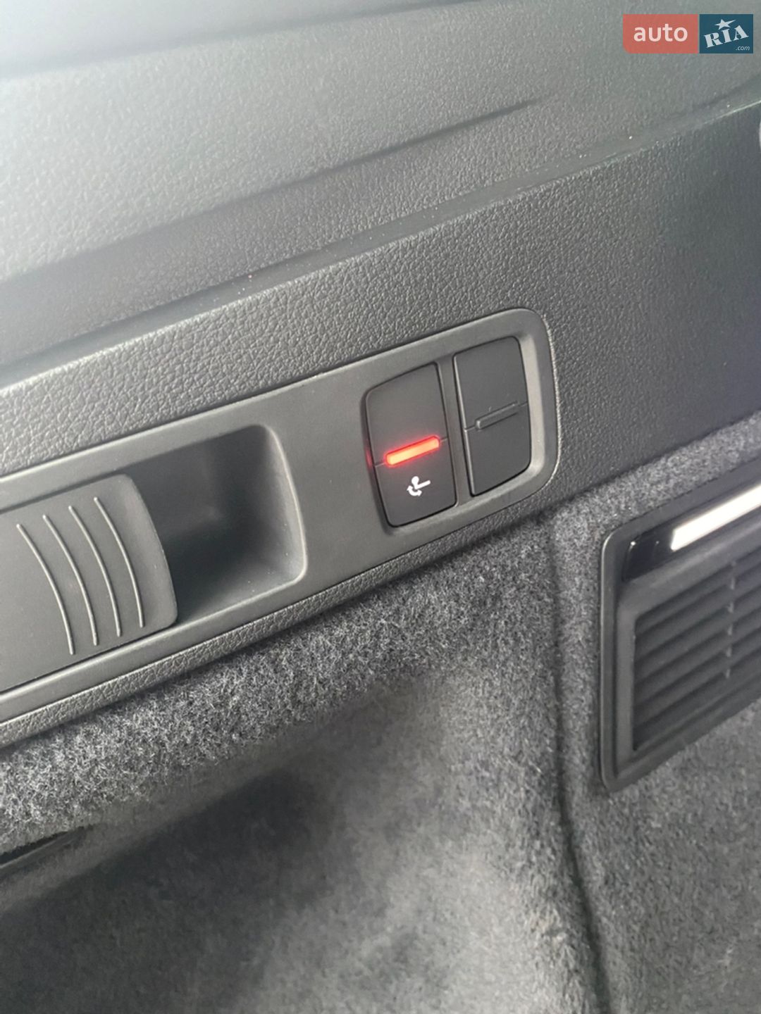 Audi Q5 2018 VIN WAUZZZFY2K2012086 фото оголошення 27 з 32