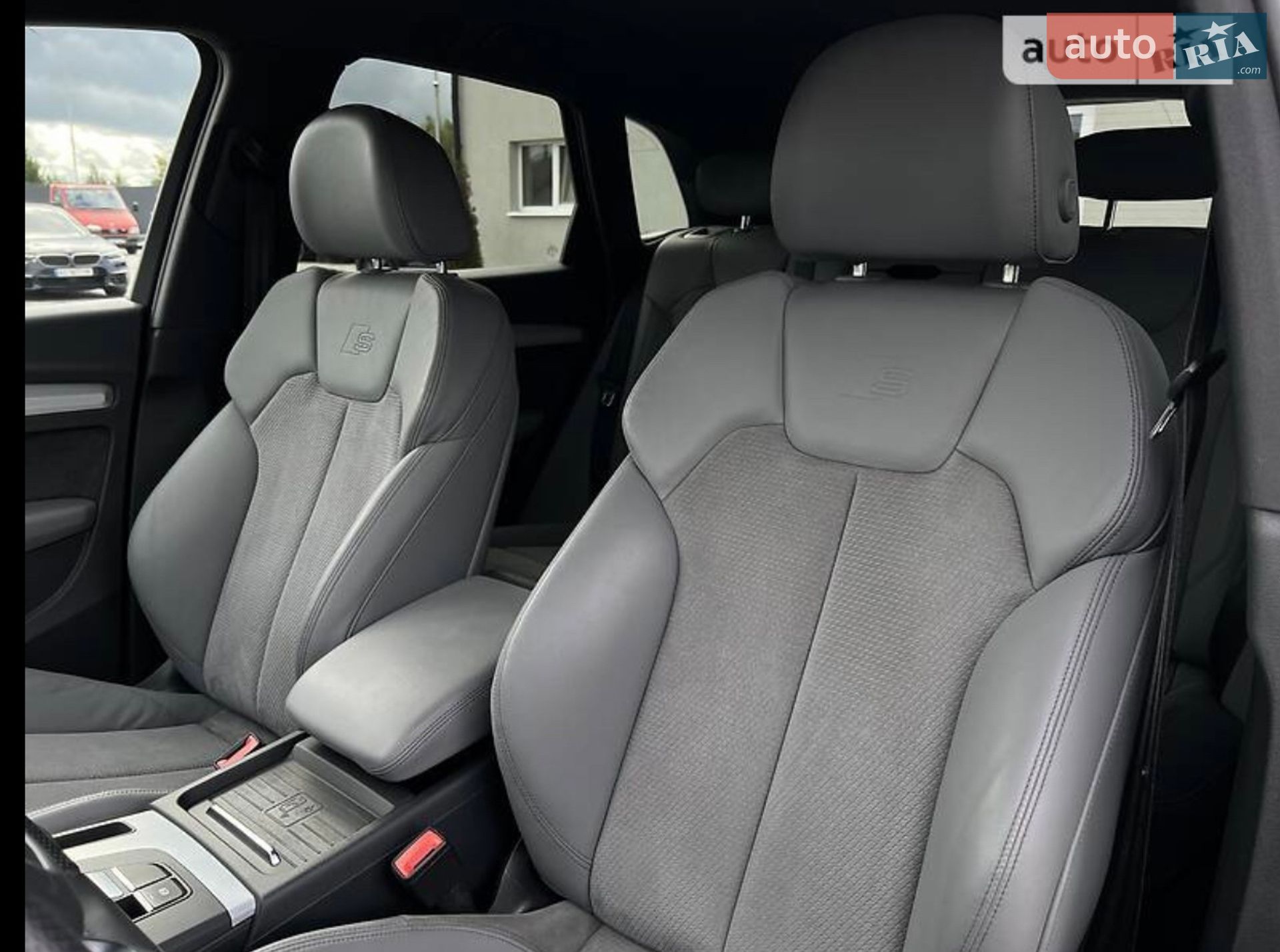 Audi Q5 2018 VIN WAUZZZFY2K2012086 фото оголошення 28 з 32