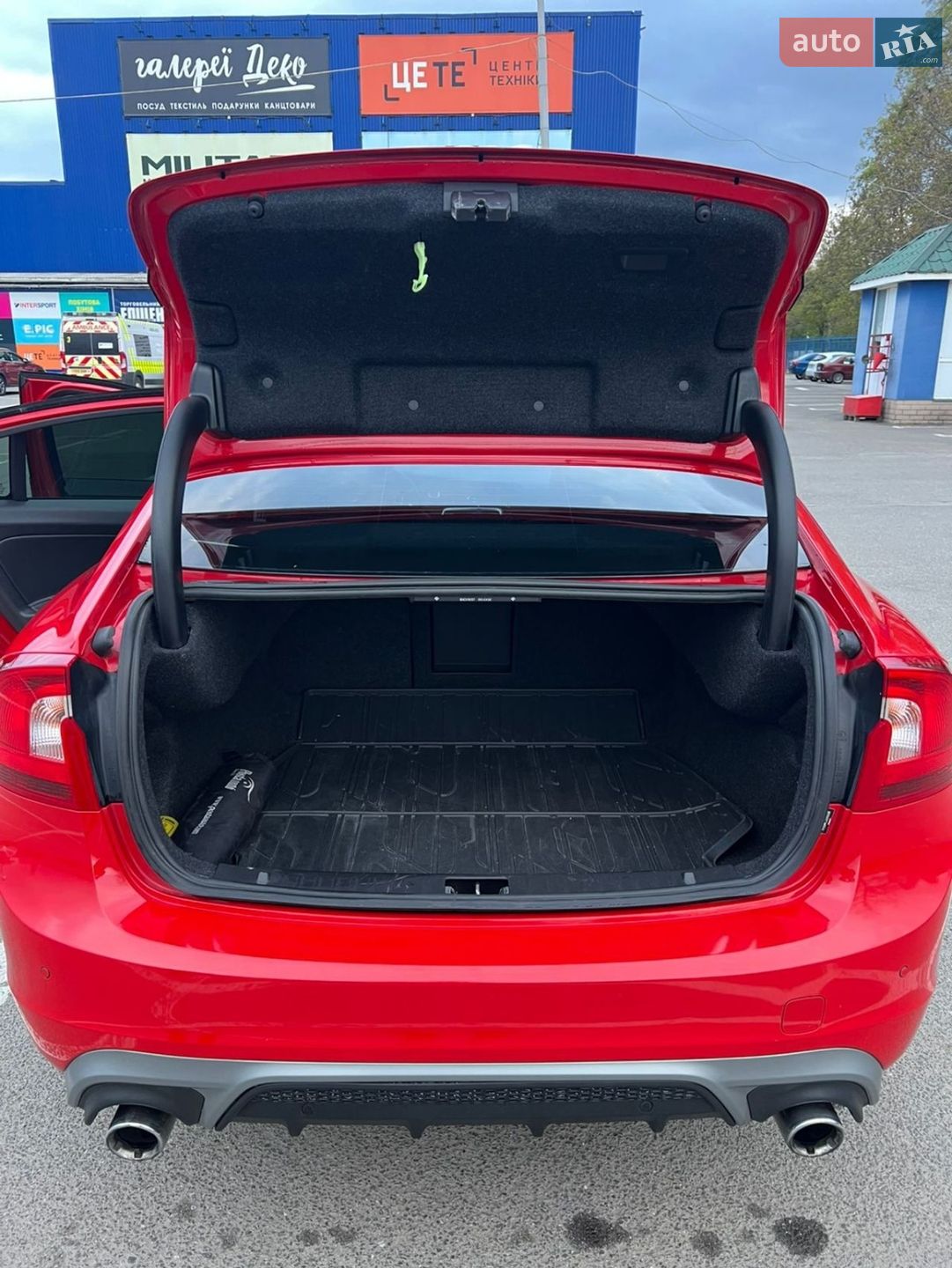 Volvo S60 2017 VIN YV126MFL3J2455506 фото оголошення 3 з 49