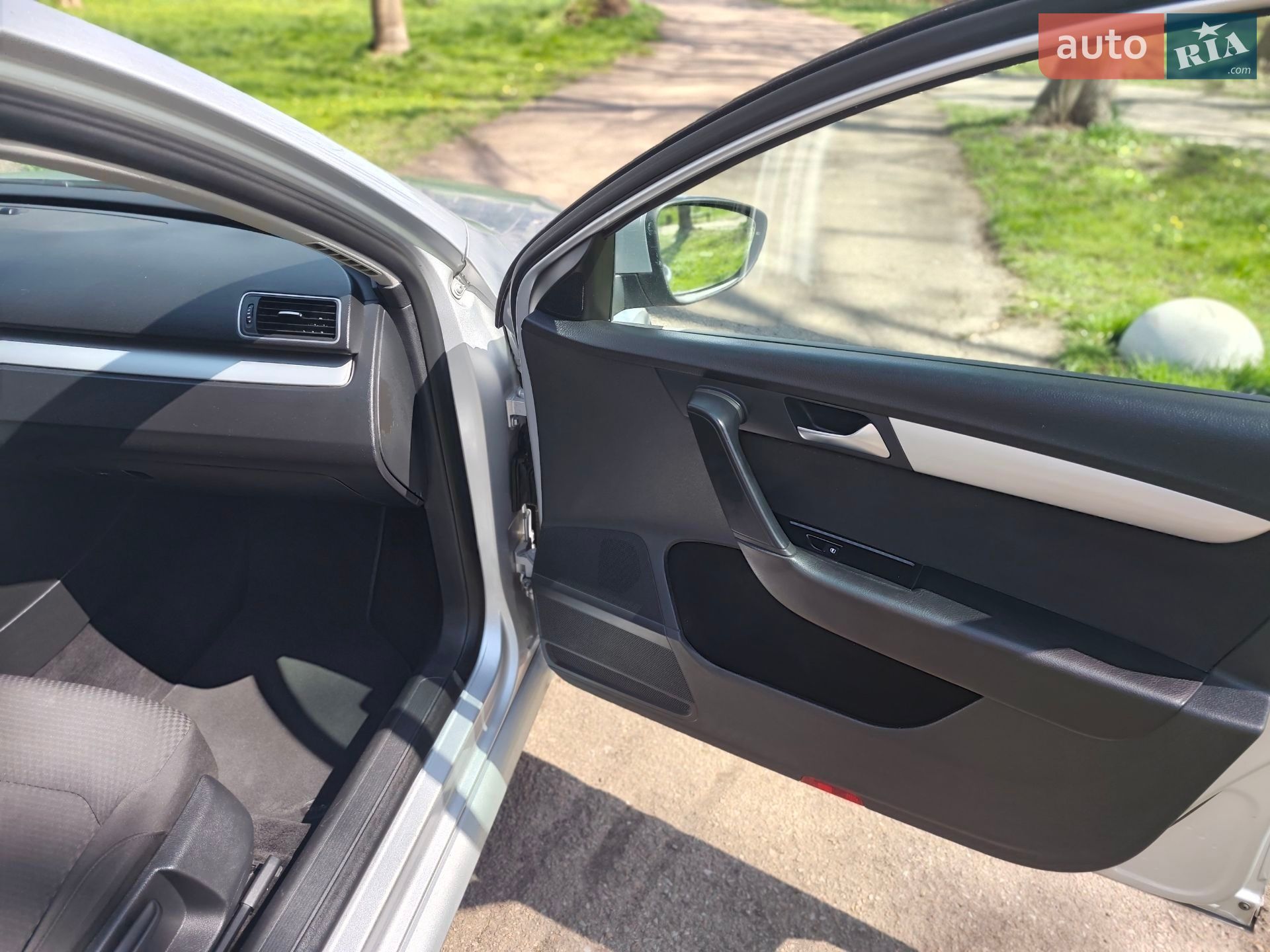 Volkswagen Passat 2011 VIN WVWZZZ3CZBP309921 фото оголошення 14 з 15