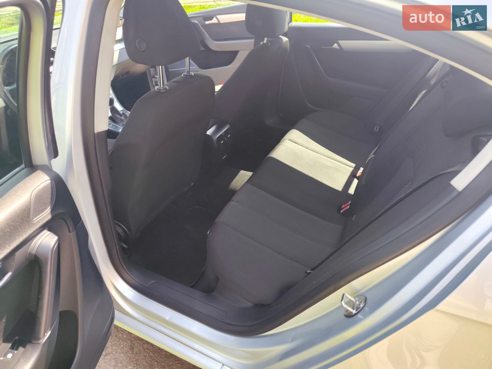 Volkswagen Passat 2011 VIN WVWZZZ3CZBP309921 фото оголошення 12 з 15