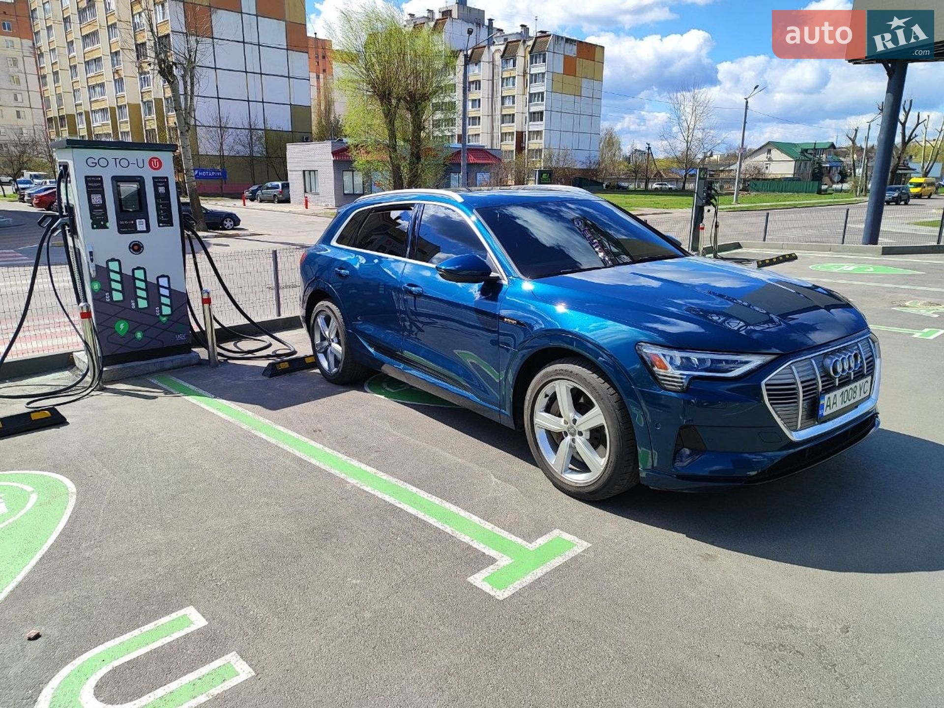 Audi e-tron 2019 VIN WA1LAAGE8KB020550 фото оголошення 5 з 51