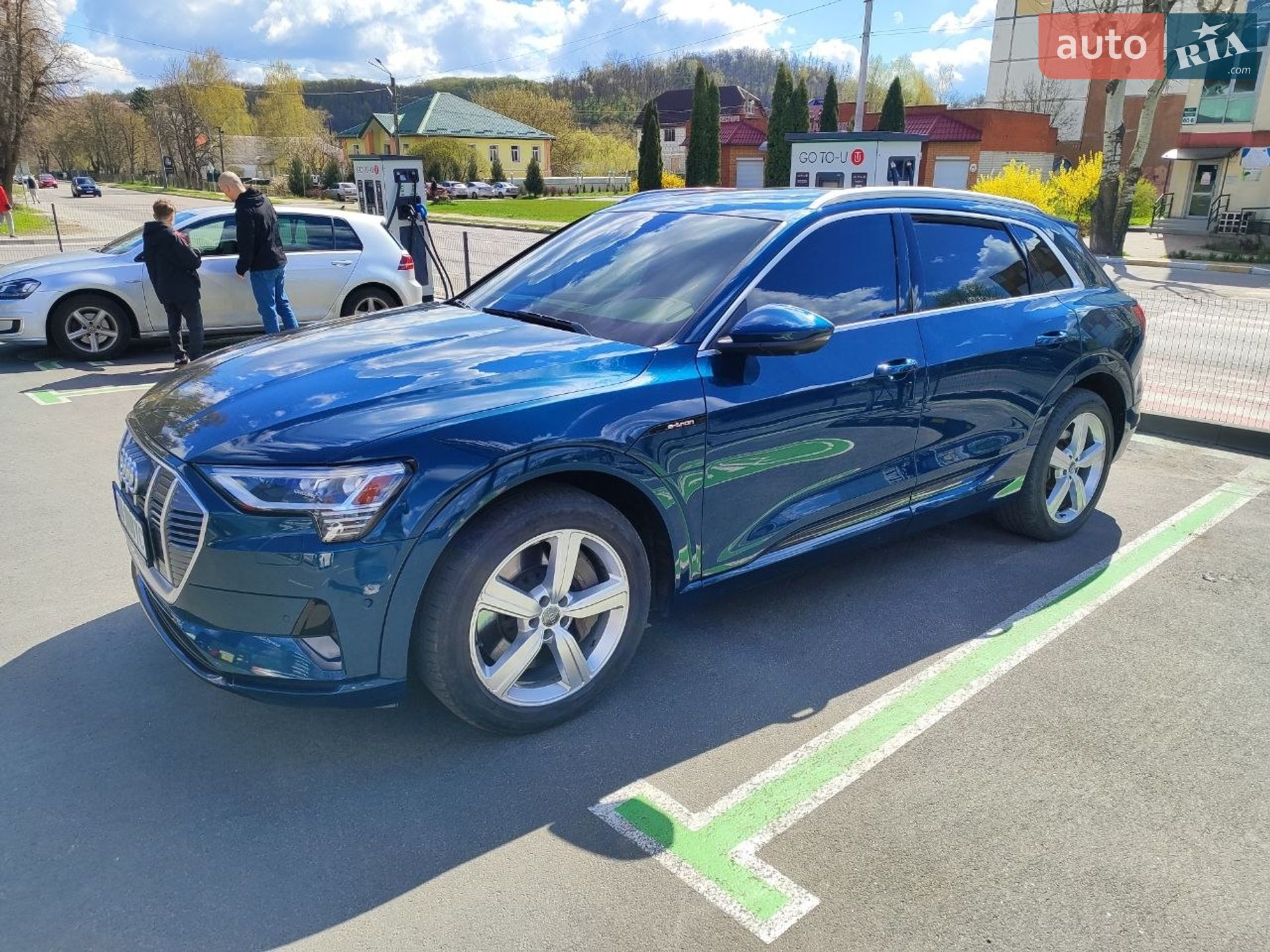 Audi e-tron 2019 VIN WA1LAAGE8KB020550 фото оголошення 7 з 51