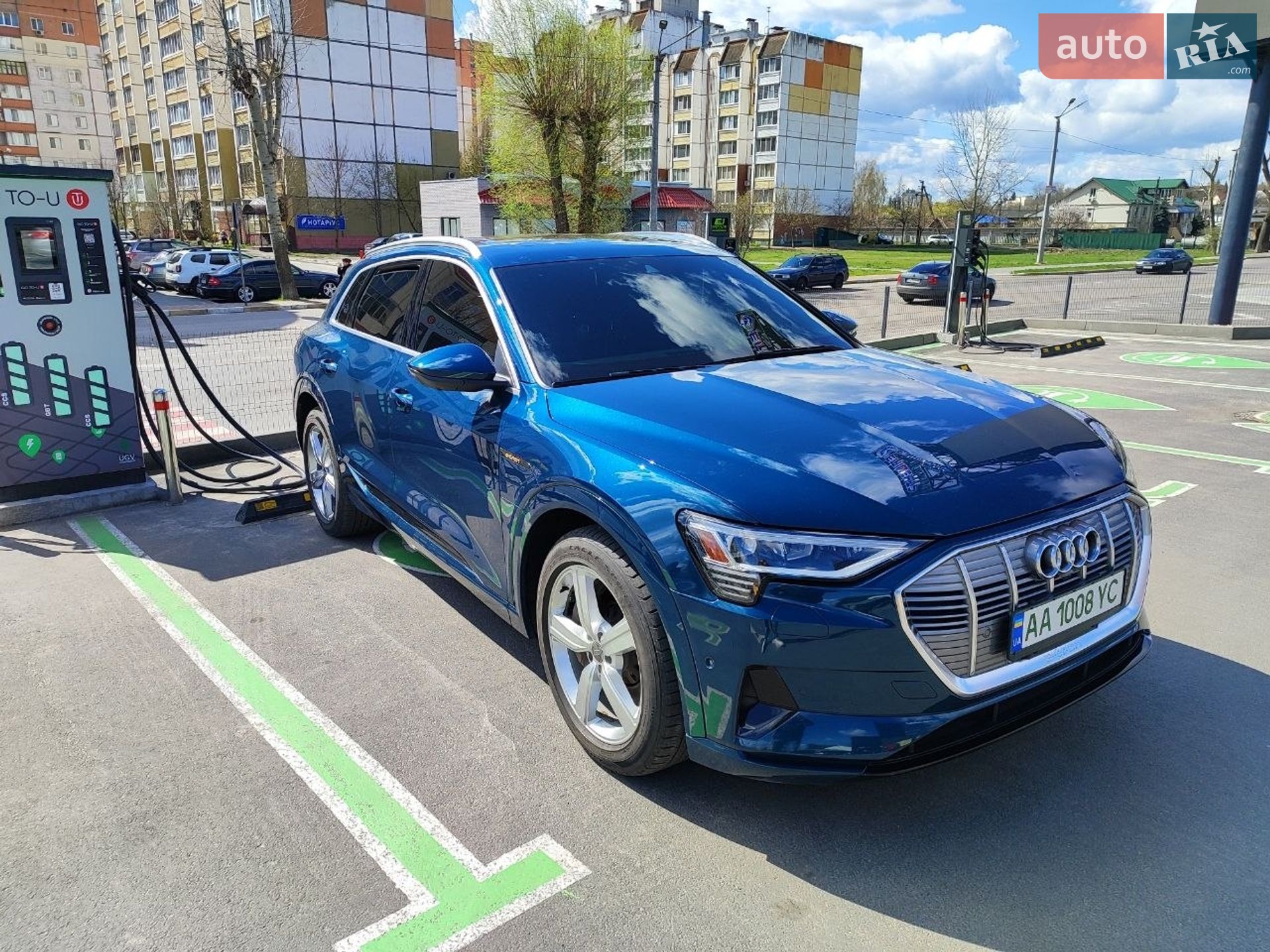 Audi e-tron 2019 VIN WA1LAAGE8KB020550 фото оголошення 8 з 51