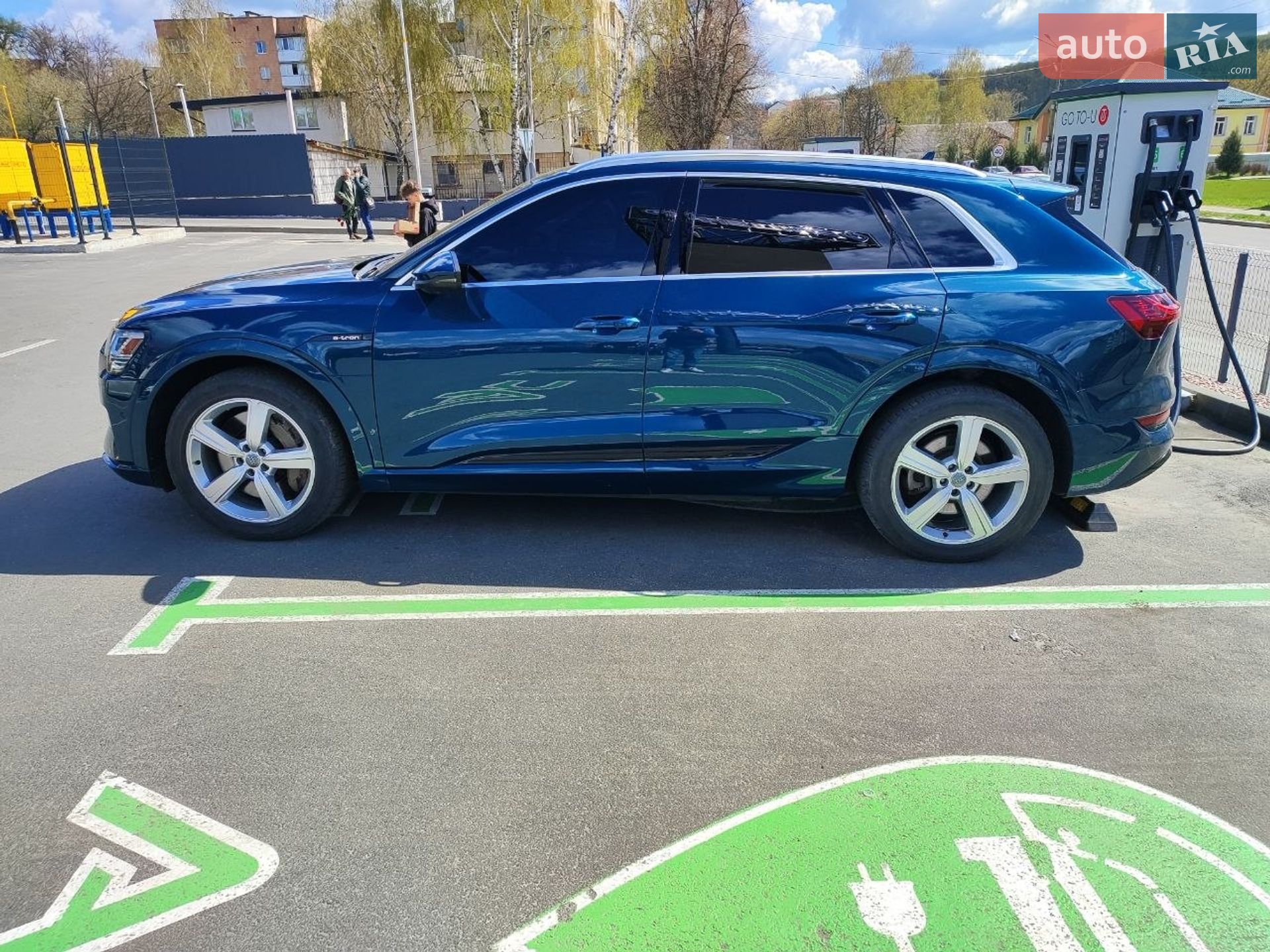 Audi e-tron 2019 VIN WA1LAAGE8KB020550 фото оголошення 9 з 51
