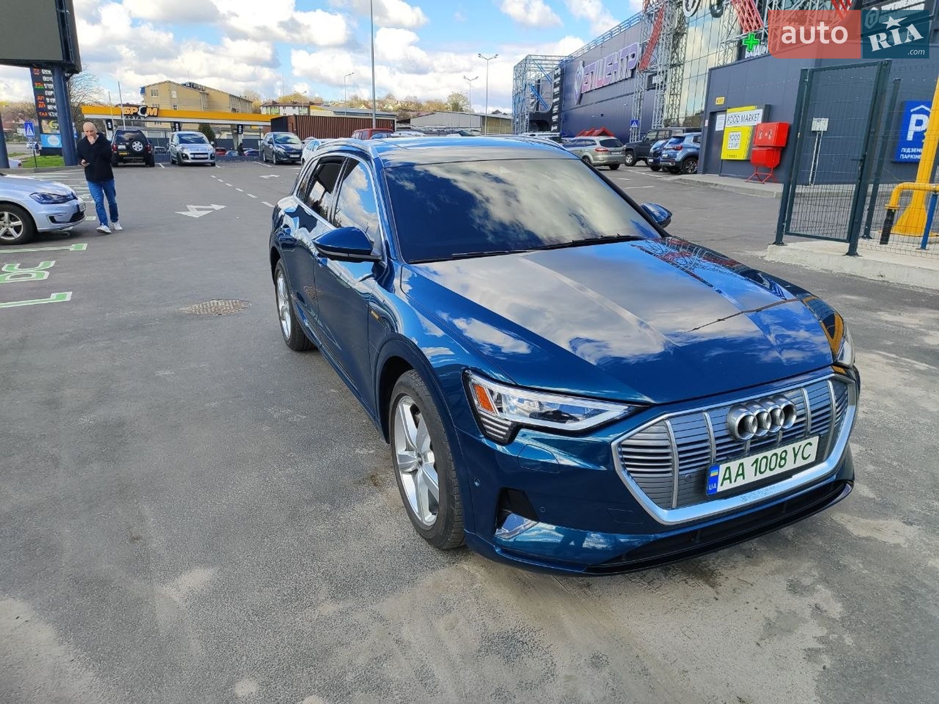 Audi e-tron 2019 VIN WA1LAAGE8KB020550 фото оголошення 11 з 51