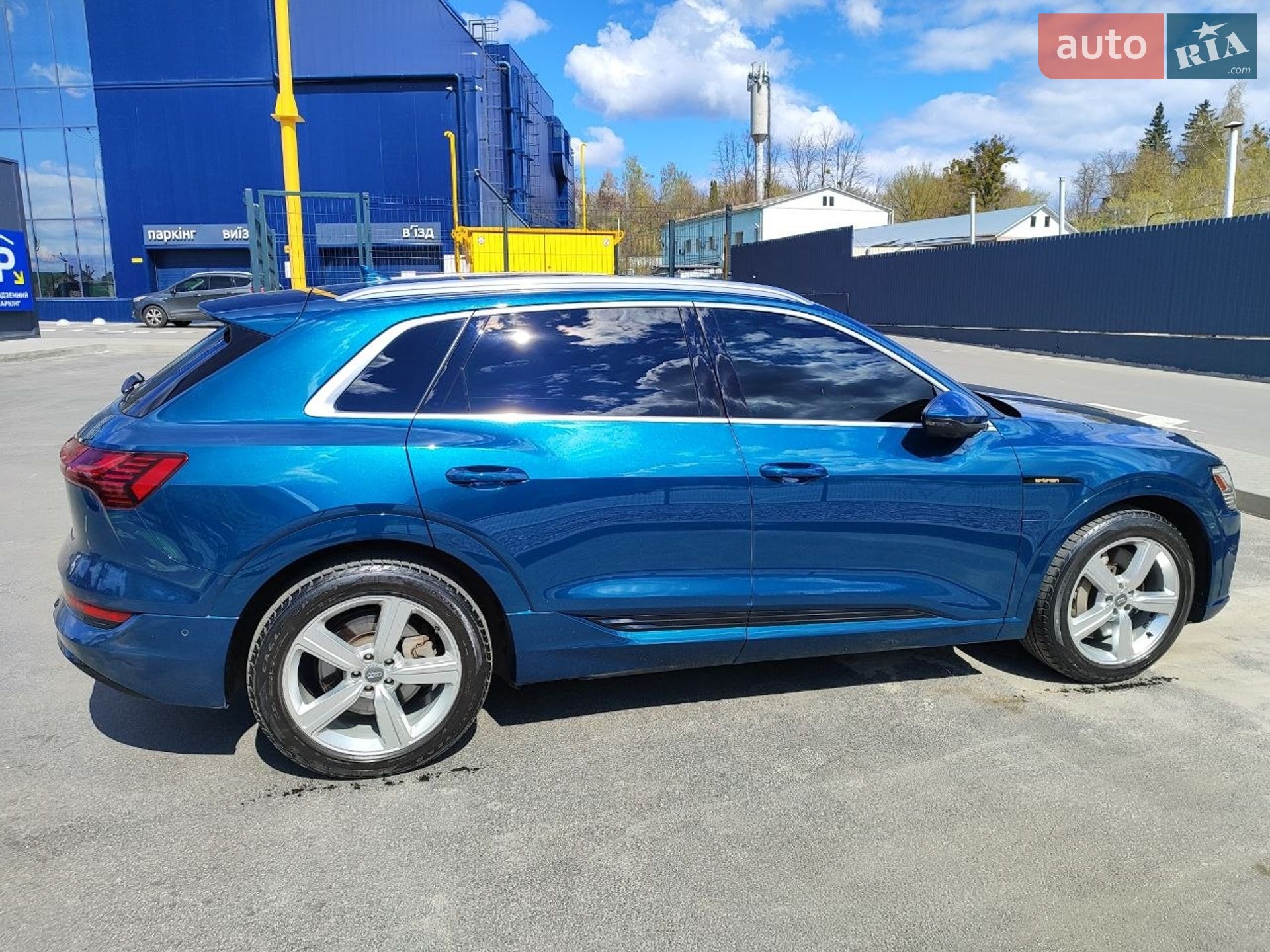 Audi e-tron 2019 VIN WA1LAAGE8KB020550 фото оголошення 15 з 51