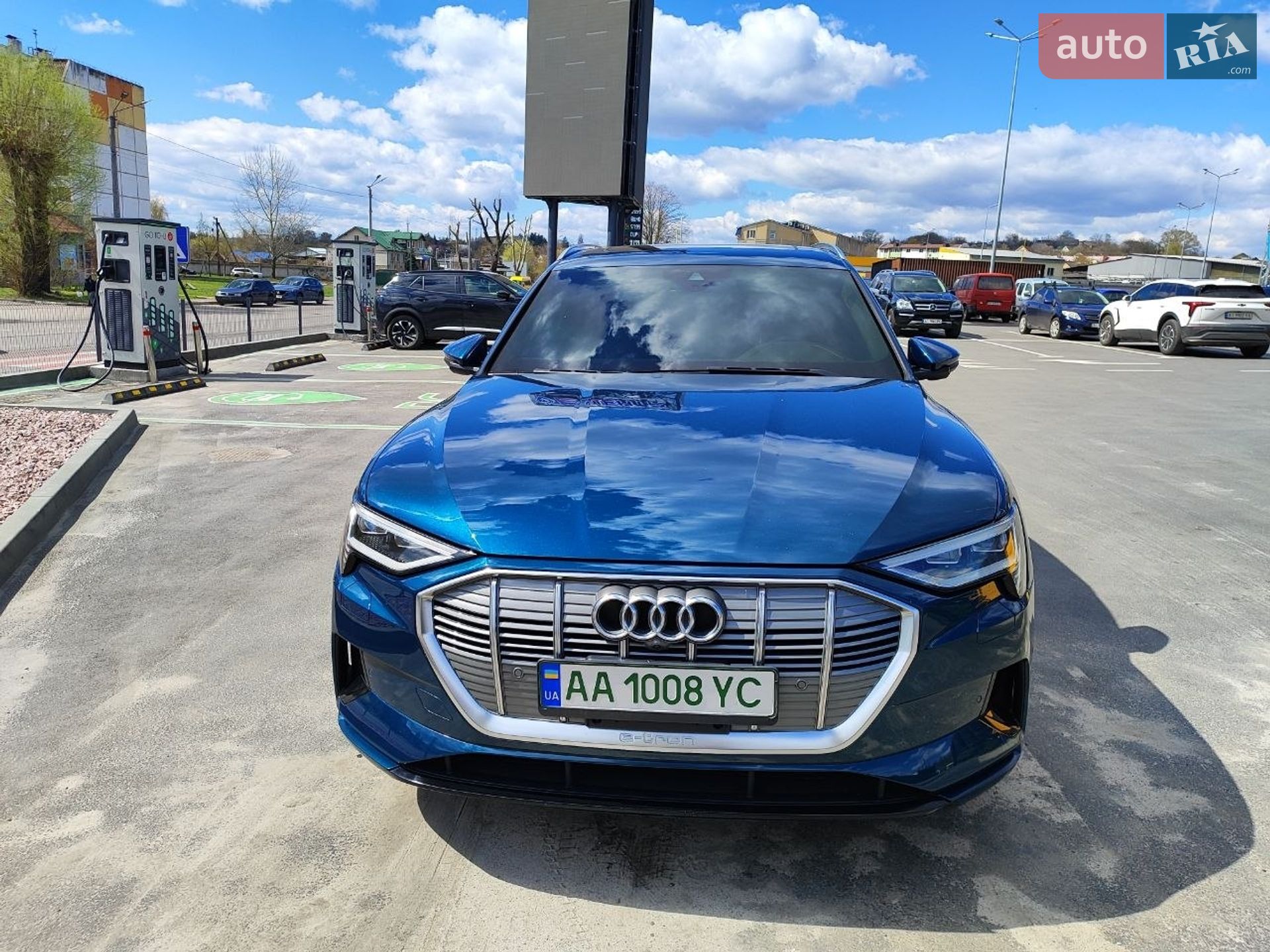 Audi e-tron 2019 VIN WA1LAAGE8KB020550 фото оголошення 17 з 51