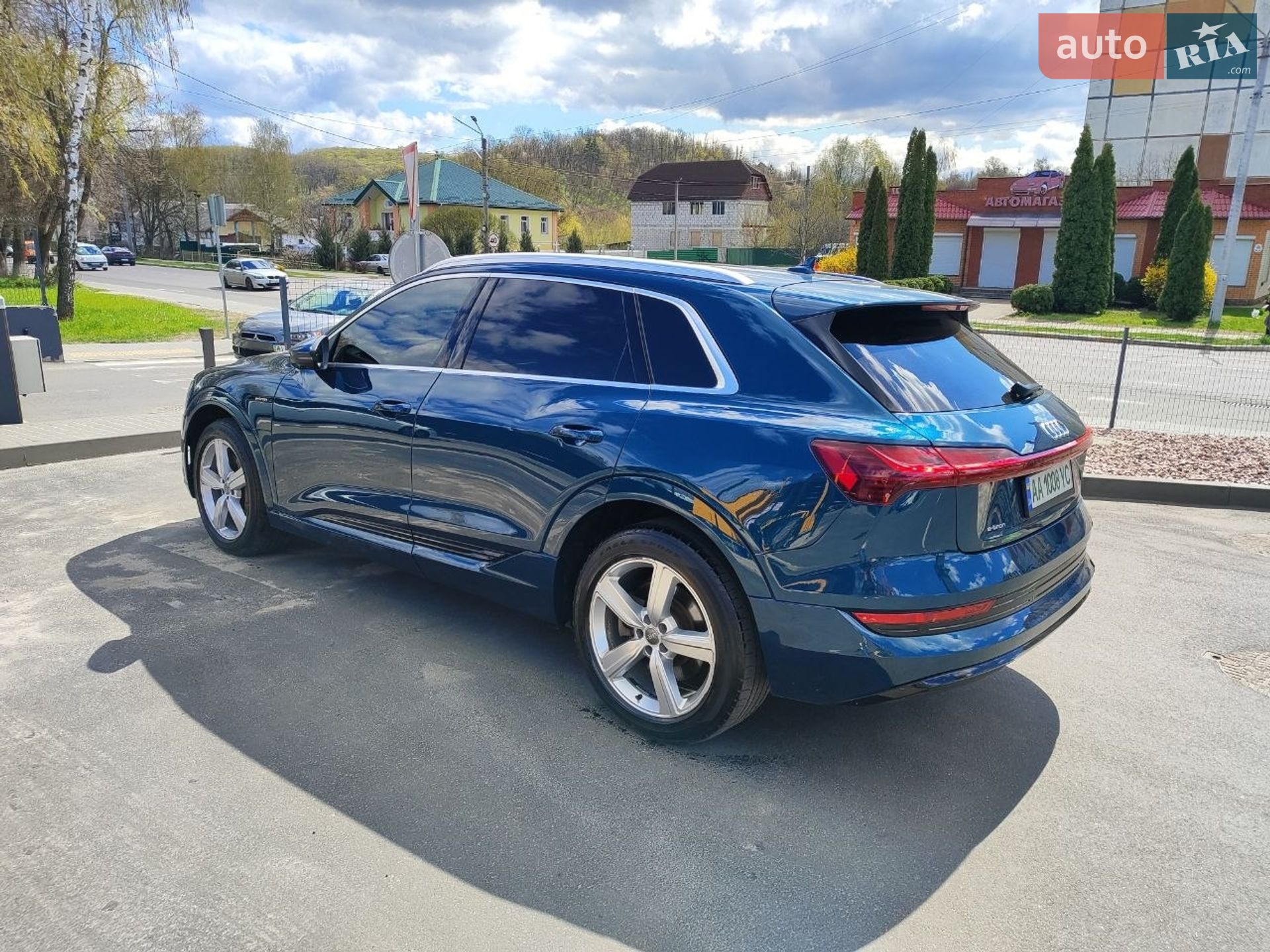Audi e-tron 2019 VIN WA1LAAGE8KB020550 фото оголошення 20 з 51
