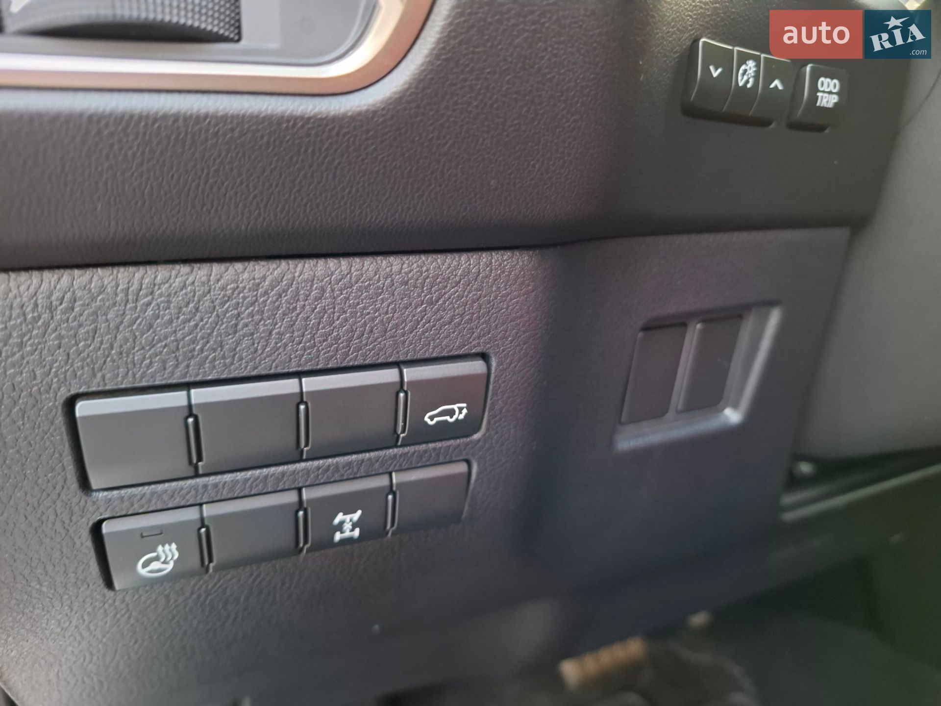 Lexus NX 2019 VIN JTJBERBZ802049491 фото оголошення 17 з 20