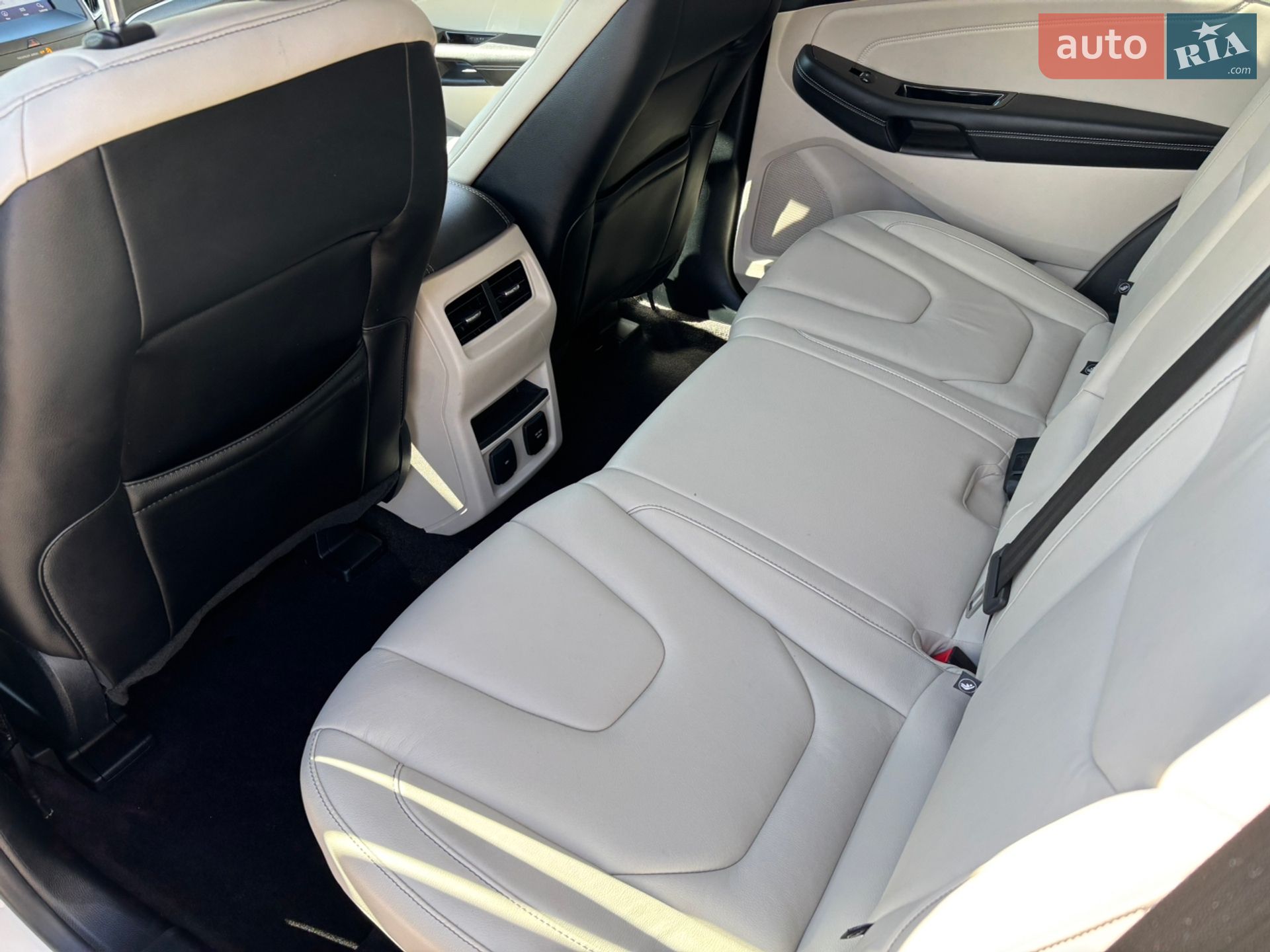 Ford Edge 2020 VIN 2FMPK3K99LBB28614 фото оголошення 32 з 57