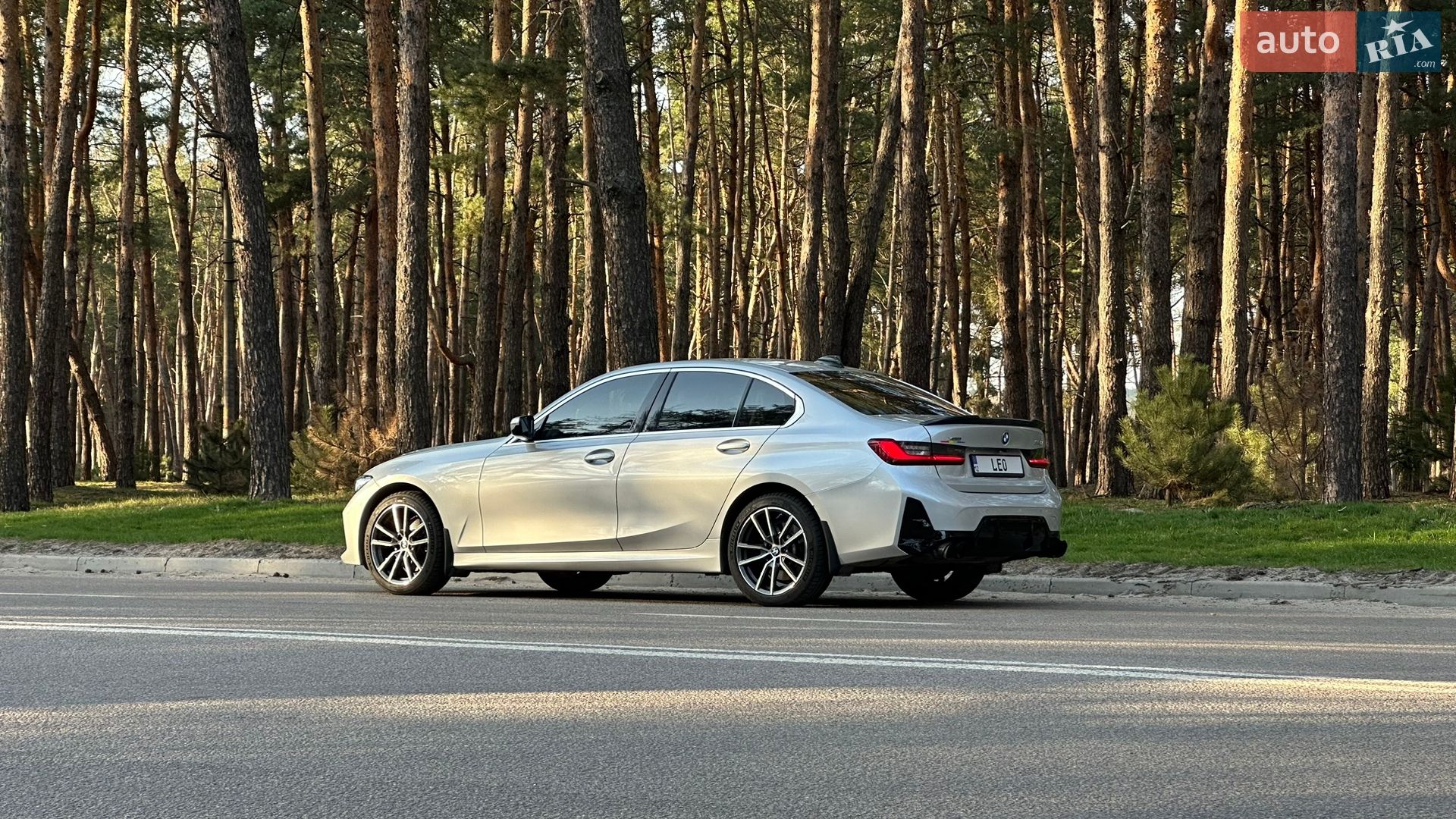 BMW 3 Series 2019 VIN WBA5R7C52KFH27927 фото оголошення 2 з 47