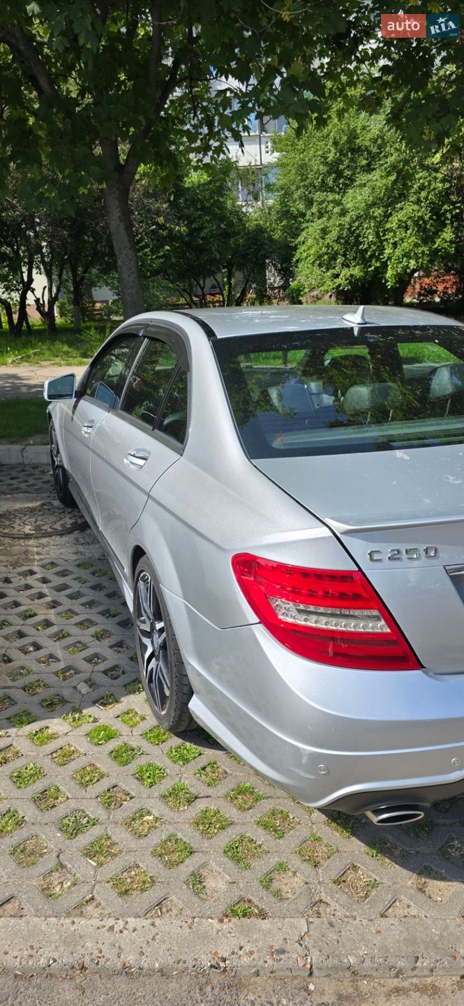 Mercedes-Benz C-Class 2014 VIN WDDGF4HB9EG207419 фото оголошення 4 з 9