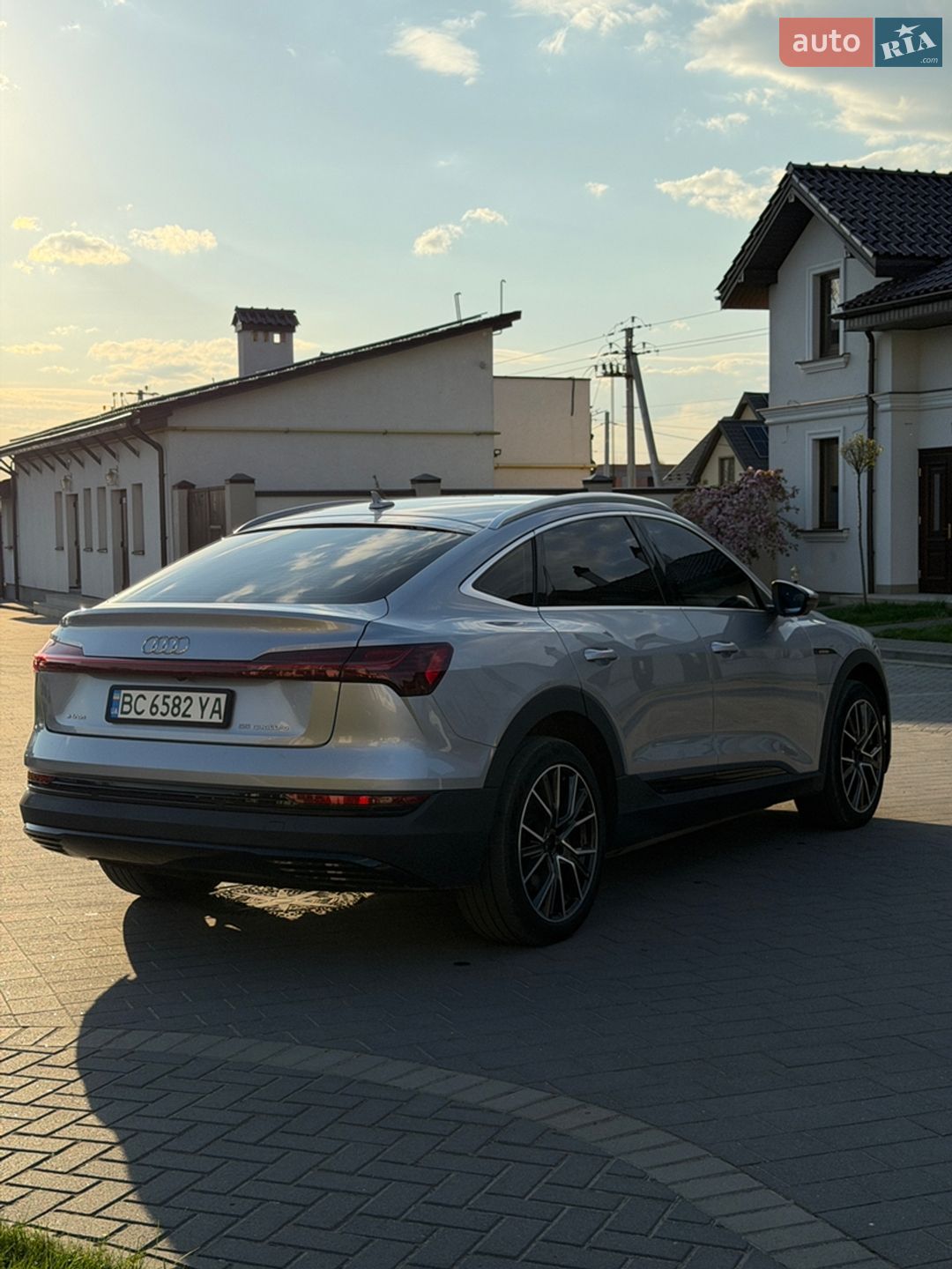 Audi e-tron Sportback 2020 VIN WAUZZZGEXMB002879 фото оголошення 4 з 21