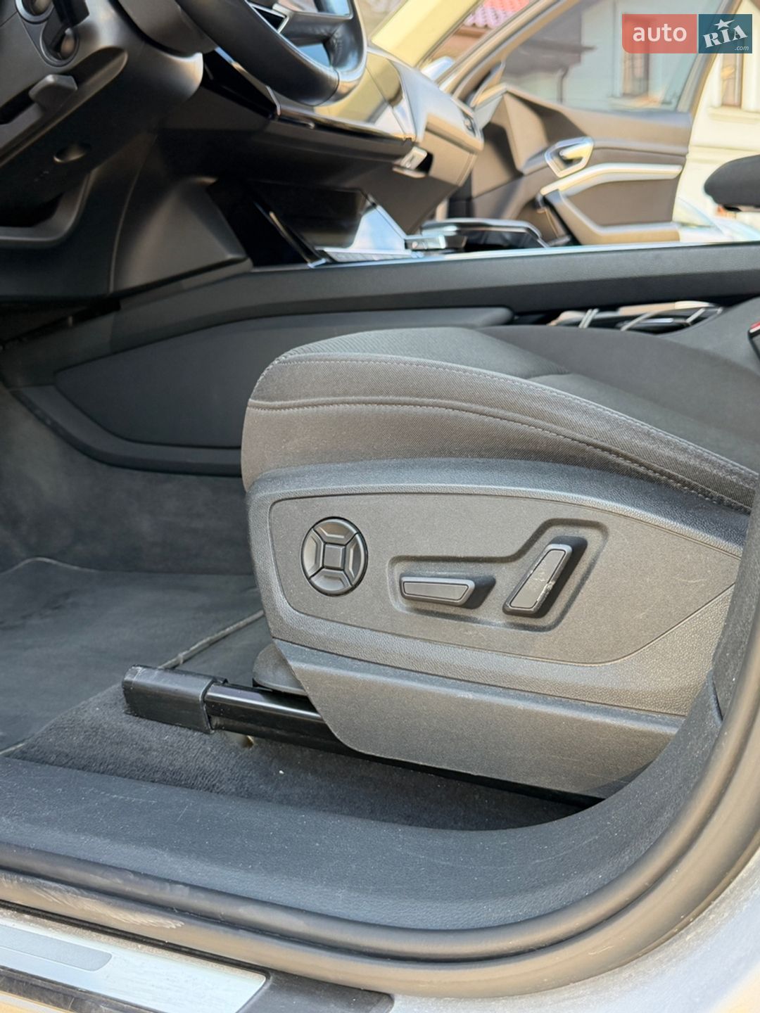Audi e-tron Sportback 2020 VIN WAUZZZGEXMB002879 фото оголошення 12 з 21