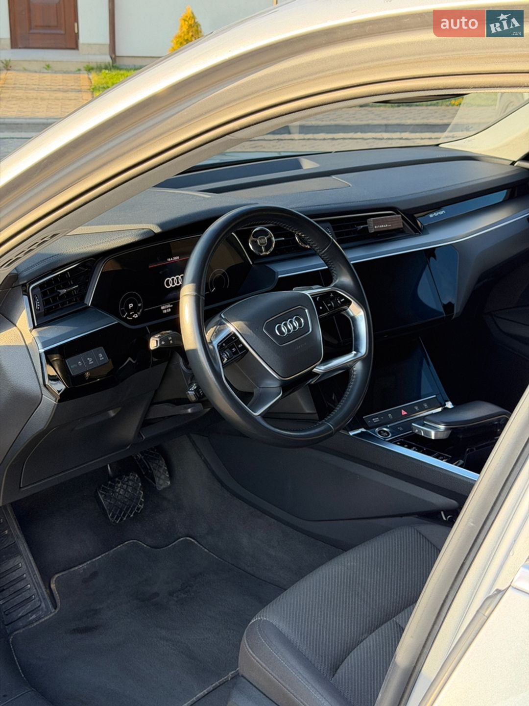 Audi e-tron Sportback 2020 VIN WAUZZZGEXMB002879 фото оголошення 15 з 21