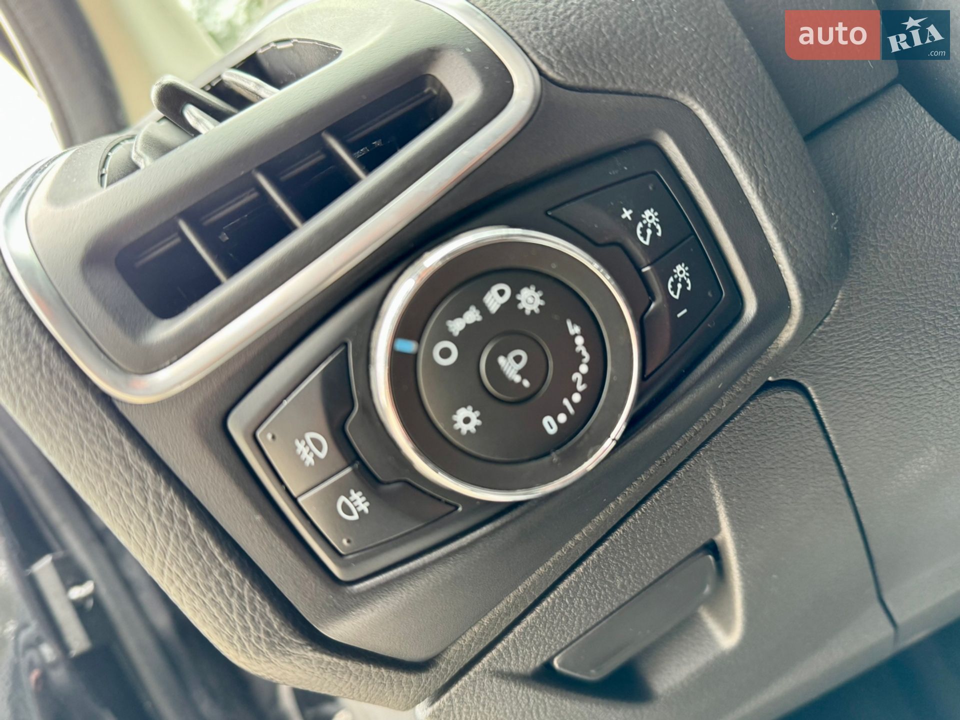 Ford Focus 2013 VIN WF0LXXGCBLDM17484 фото оголошення 18 з 25