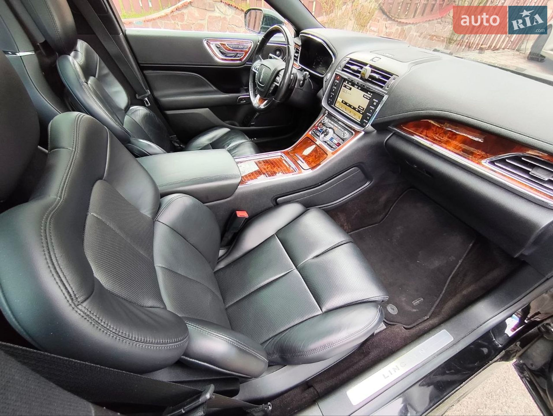Lincoln Continental 2017 VIN 1LN6L9NC7H5636336 фото оголошення 9 з 14