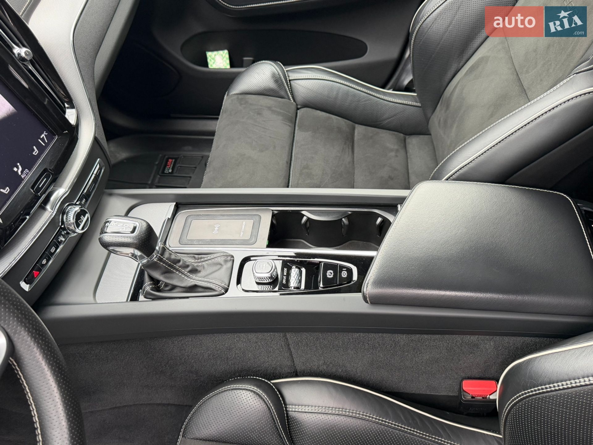 Volvo XC60 2018 VIN YV1UZ68UCJ1103136 фото оголошення 5 з 20