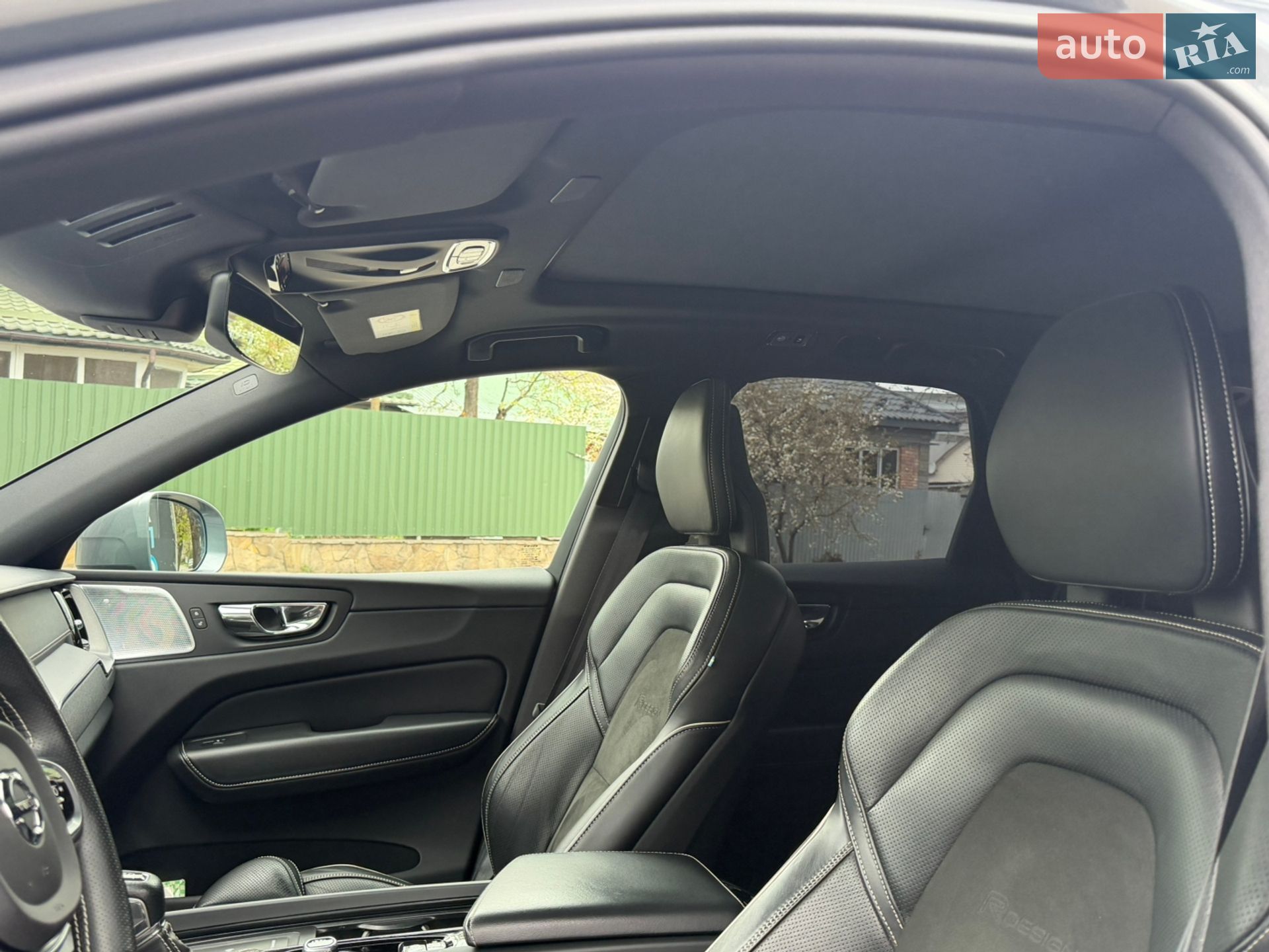 Volvo XC60 2018 VIN YV1UZ68UCJ1103136 фото оголошення 6 з 20