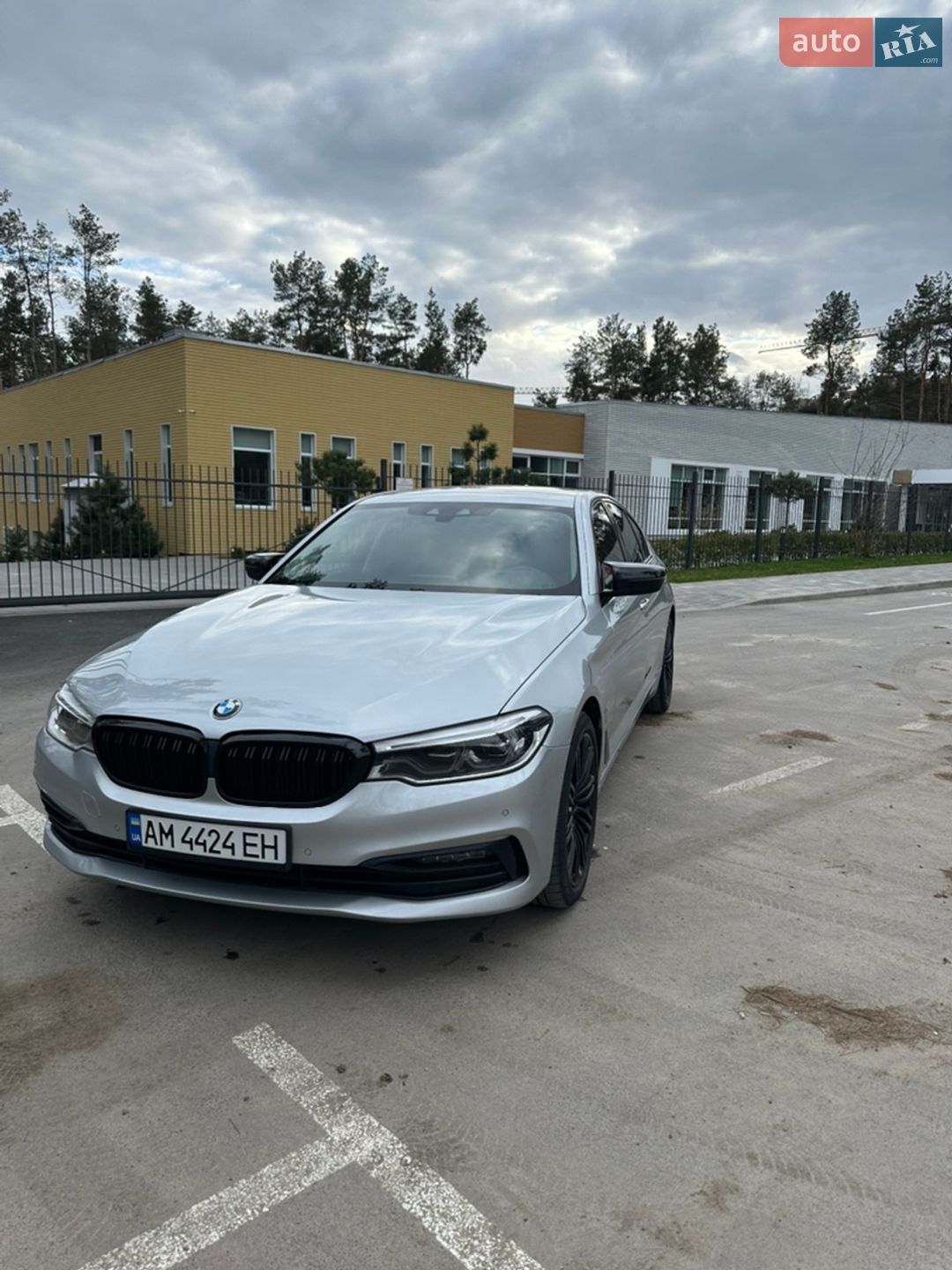 BMW 5 Series 2019 VIN WBAJF51030GM57629 фото оголошення 2 з 39