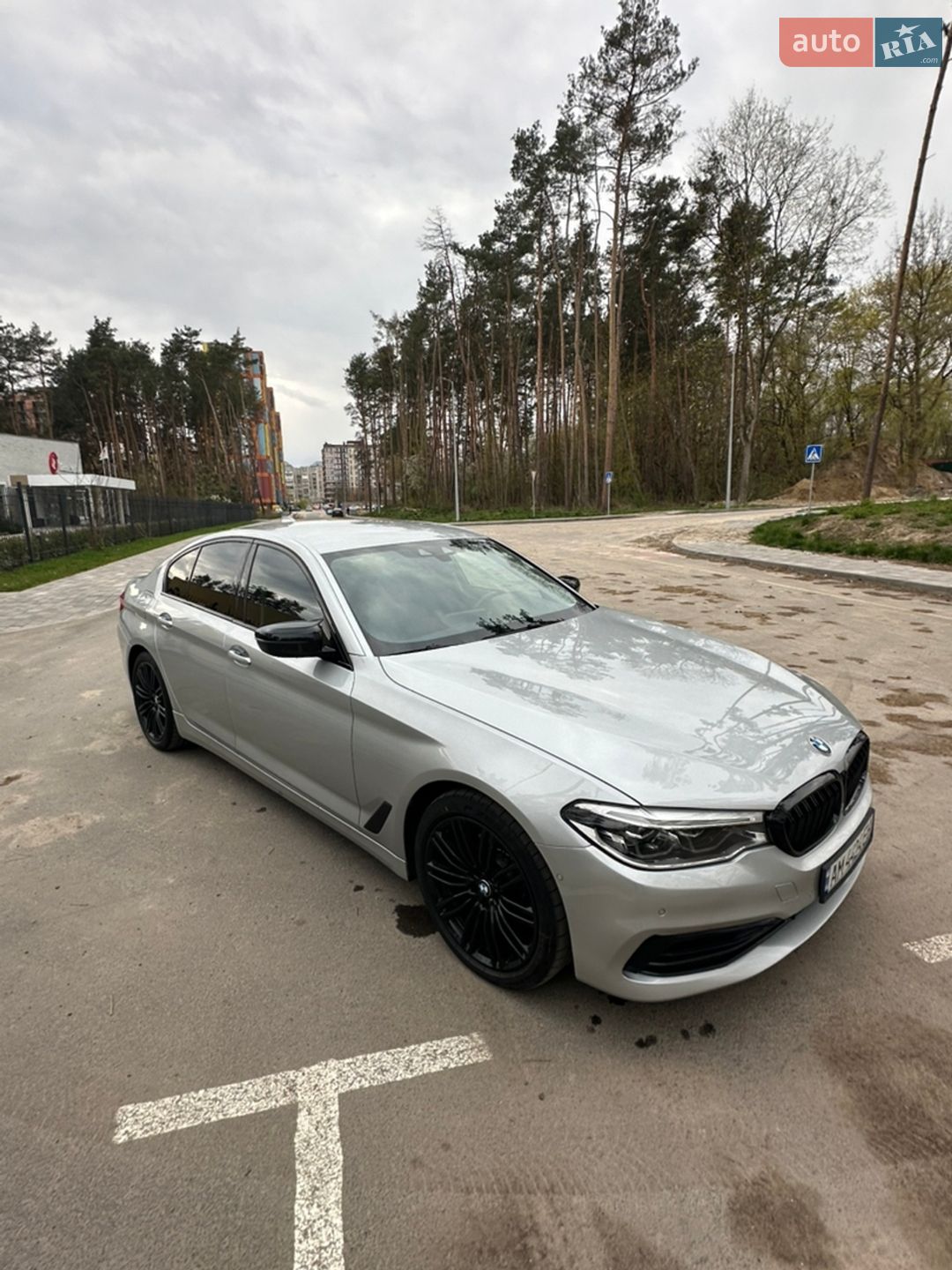 BMW 5 Series 2019 VIN WBAJF51030GM57629 фото оголошення 4 з 39