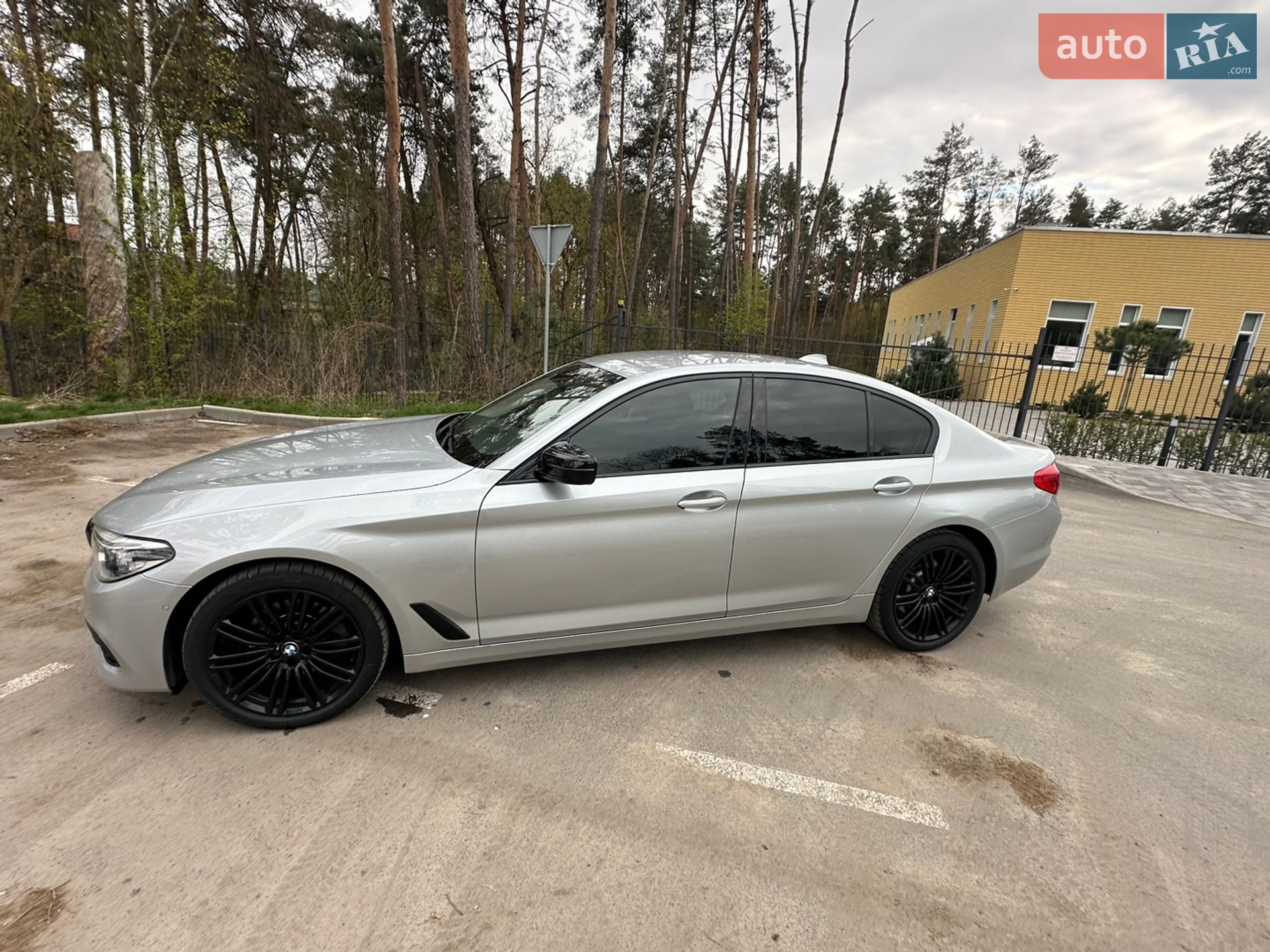 BMW 5 Series 2019 VIN WBAJF51030GM57629 фото оголошення 9 з 39