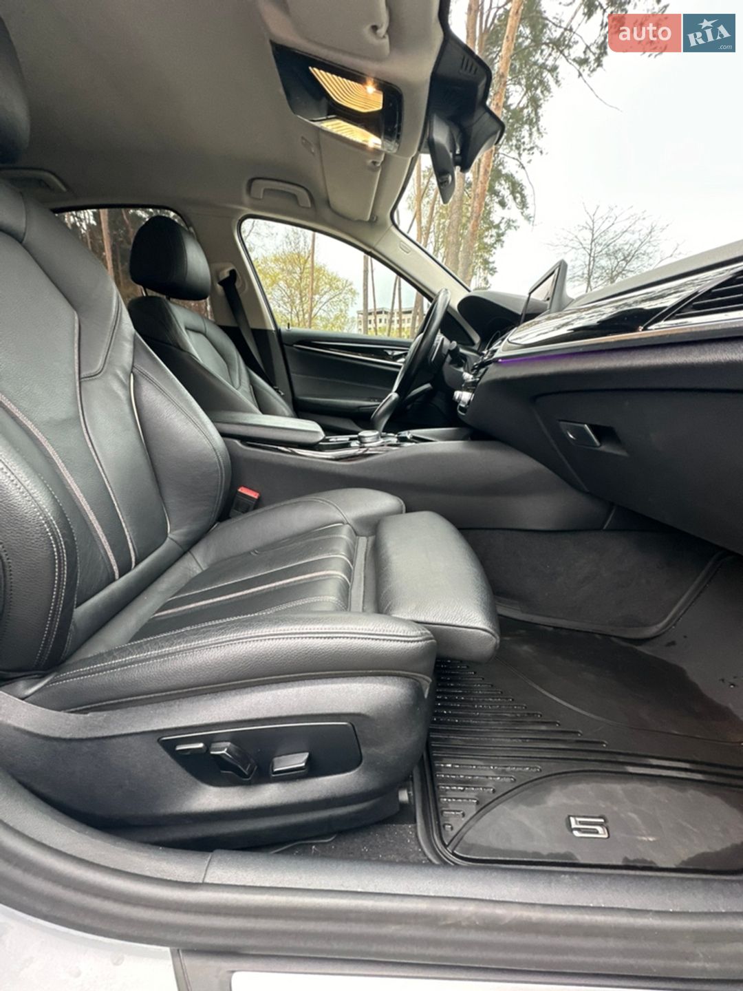 BMW 5 Series 2019 VIN WBAJF51030GM57629 фото оголошення 21 з 39