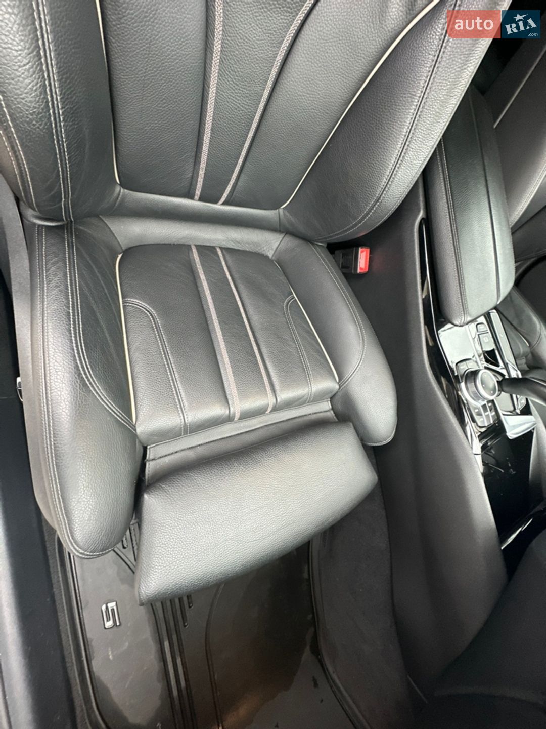 BMW 5 Series 2019 VIN WBAJF51030GM57629 фото оголошення 22 з 39